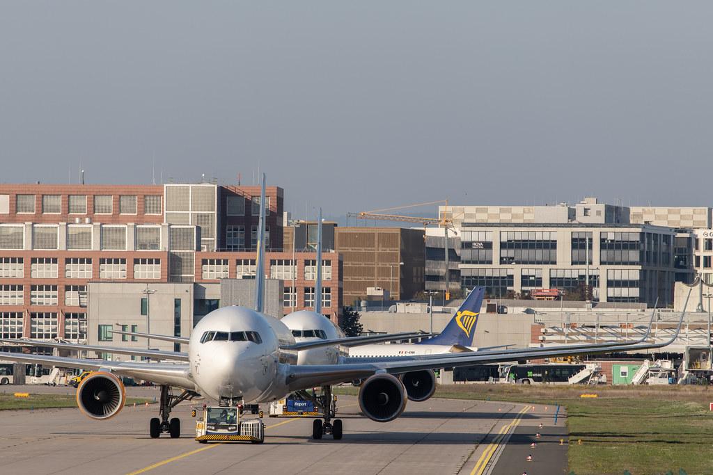 Frankfurt Airport: Condor (DE / CFG) |  Boeing 767-330(ER) B763 | D-ABUE | MSN 26984