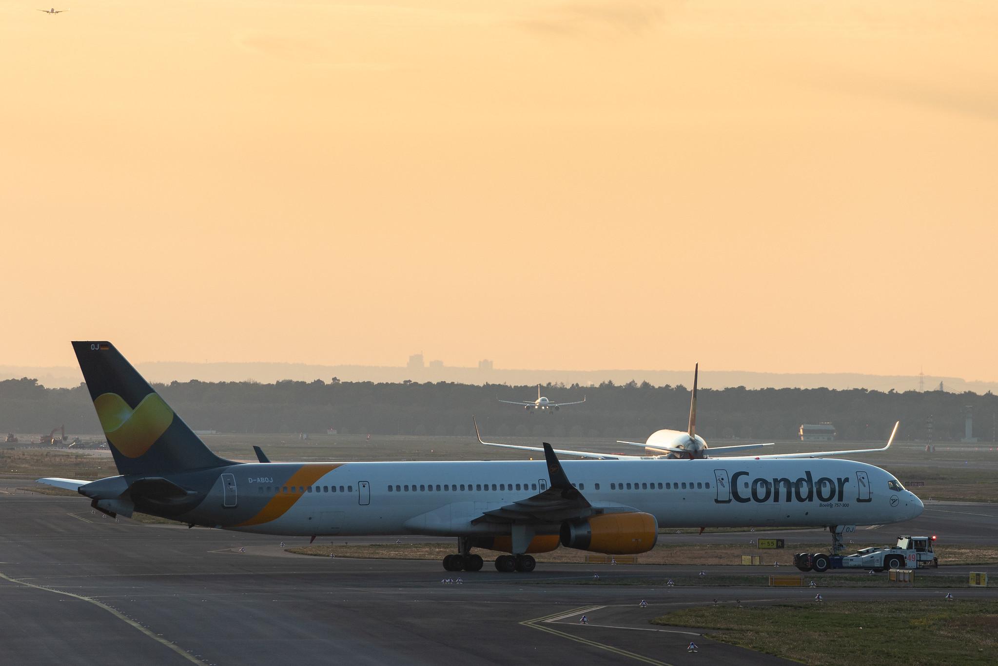 Frankfurt Airport: Condor (DE / CFG) |  Boeing 757-330 B753 | D-ABOJ | MSN 29019