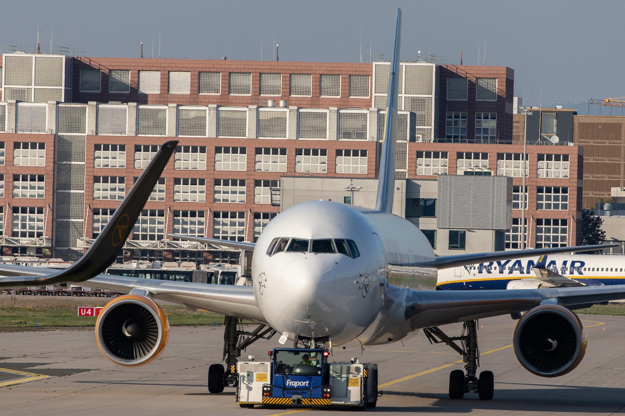 Frankfurt Airport: Condor (DE / CFG) |  Boeing 767-330(ER) B763 | D-ABUF | MSN 26985