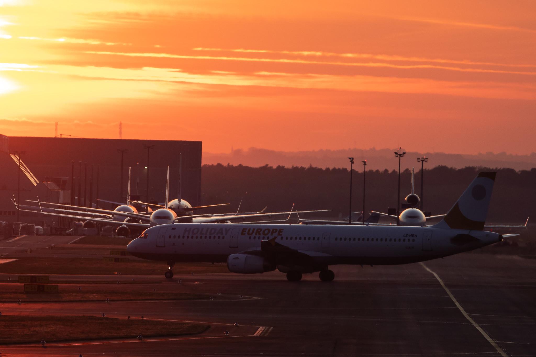 Frankfurt Airport: Holiday Europe (5Q / HES) |  Airbus A321-231 A321 | LZ-HEA | MSN 0811