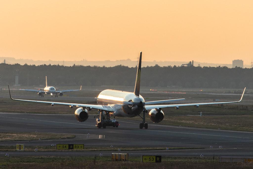 Frankfurt Airport: Condor (DE / CFG) |  Boeing 757-330 B753 | D-ABOJ | MSN 29019