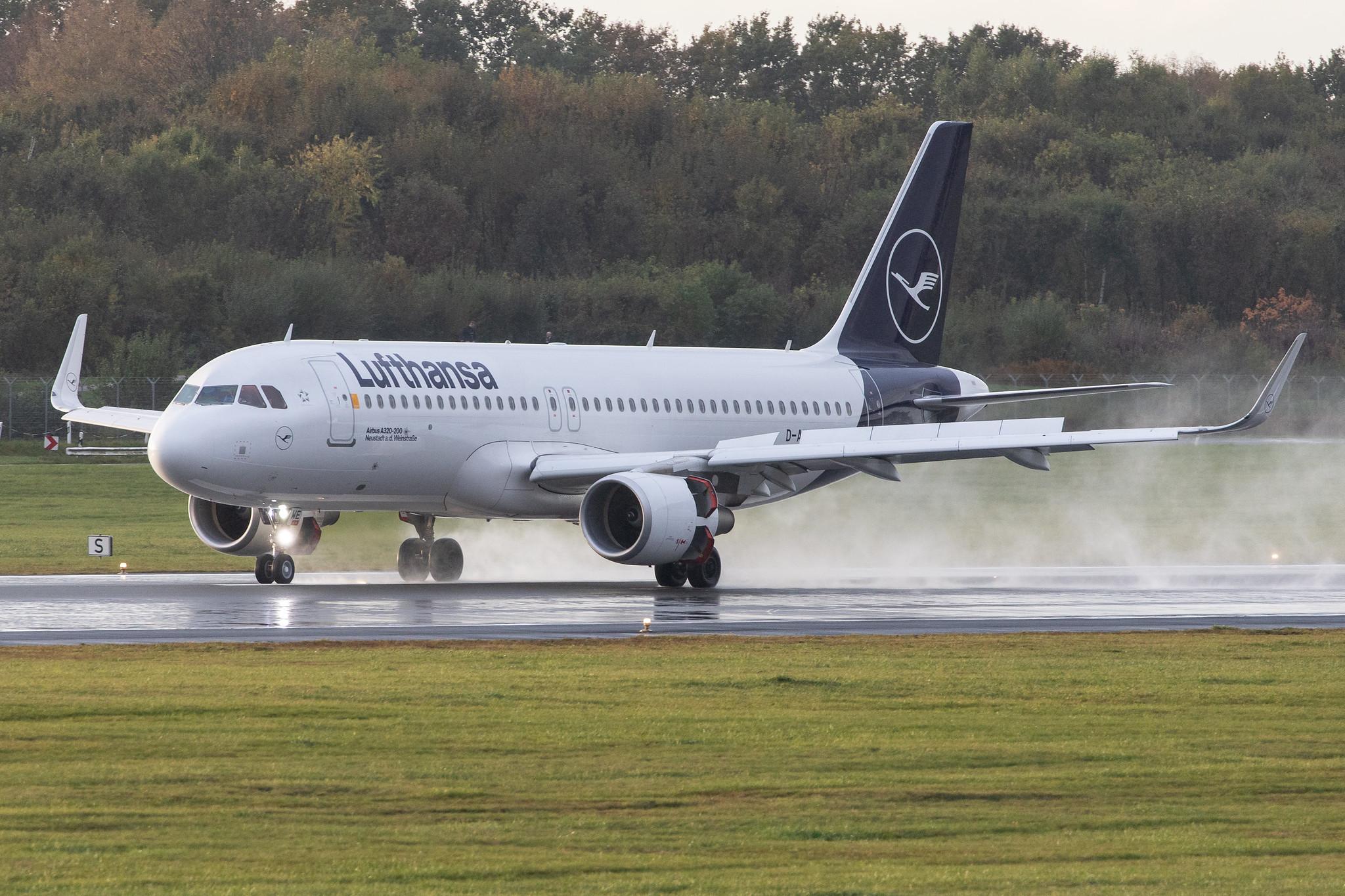 Hamburg Airport: Lufthansa (LH / DLH) |  Airbus A320-214 A320 | D-AIWE | MSN 8680