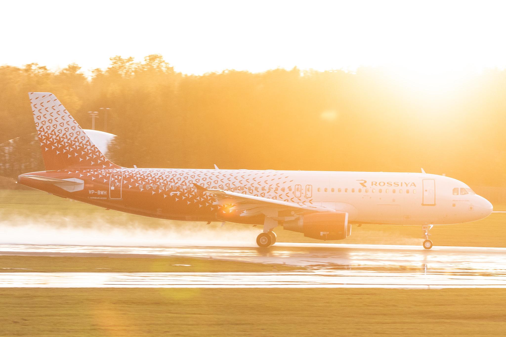 Hamburg Airport: Rossiya (FV / SDM) |  Airbus A320-214 A320 | VP-BWH | MSN 2151