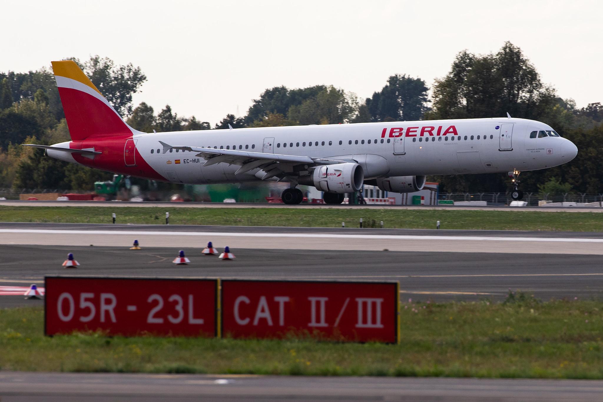 Düsseldorf Airport: Iberia (IB / IBE) |  Airbus A321-212 A321 | EC-HUI | MSN 1027