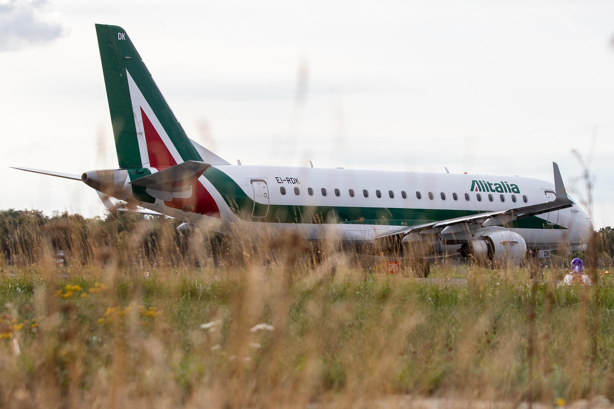 Düsseldorf Airport: Alitalia (AZ / AZA) | Operator: Alitalia CityLiner |  Embraer ERJ-175STD E75S | EI-RDK | MSN 17000343