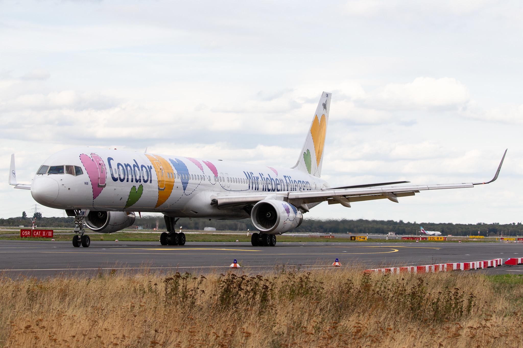 Düsseldorf Airport: Condor (DE / CFG) |  Livery: Wir Lieben Fliegen Livery |  Boeing 757-330 B753 | D-ABON | MSN 29023