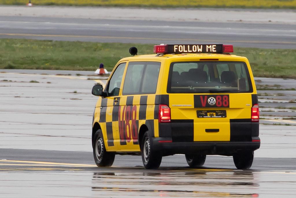 Frankfurt Airport: Follow Me V88 |