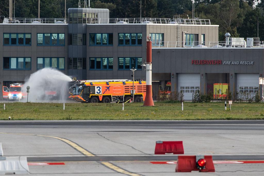 Hamburg Airport: Flughafenfeuerwehr Feuerübung Fire And Rescue |