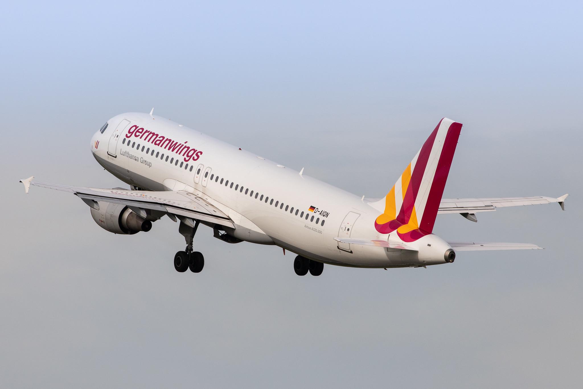 Hamburg Airport: Eurowings (EW / EWG) | Operator: Germanwings |  Airbus A320-211 A320 | D-AIQN | MSN 0269