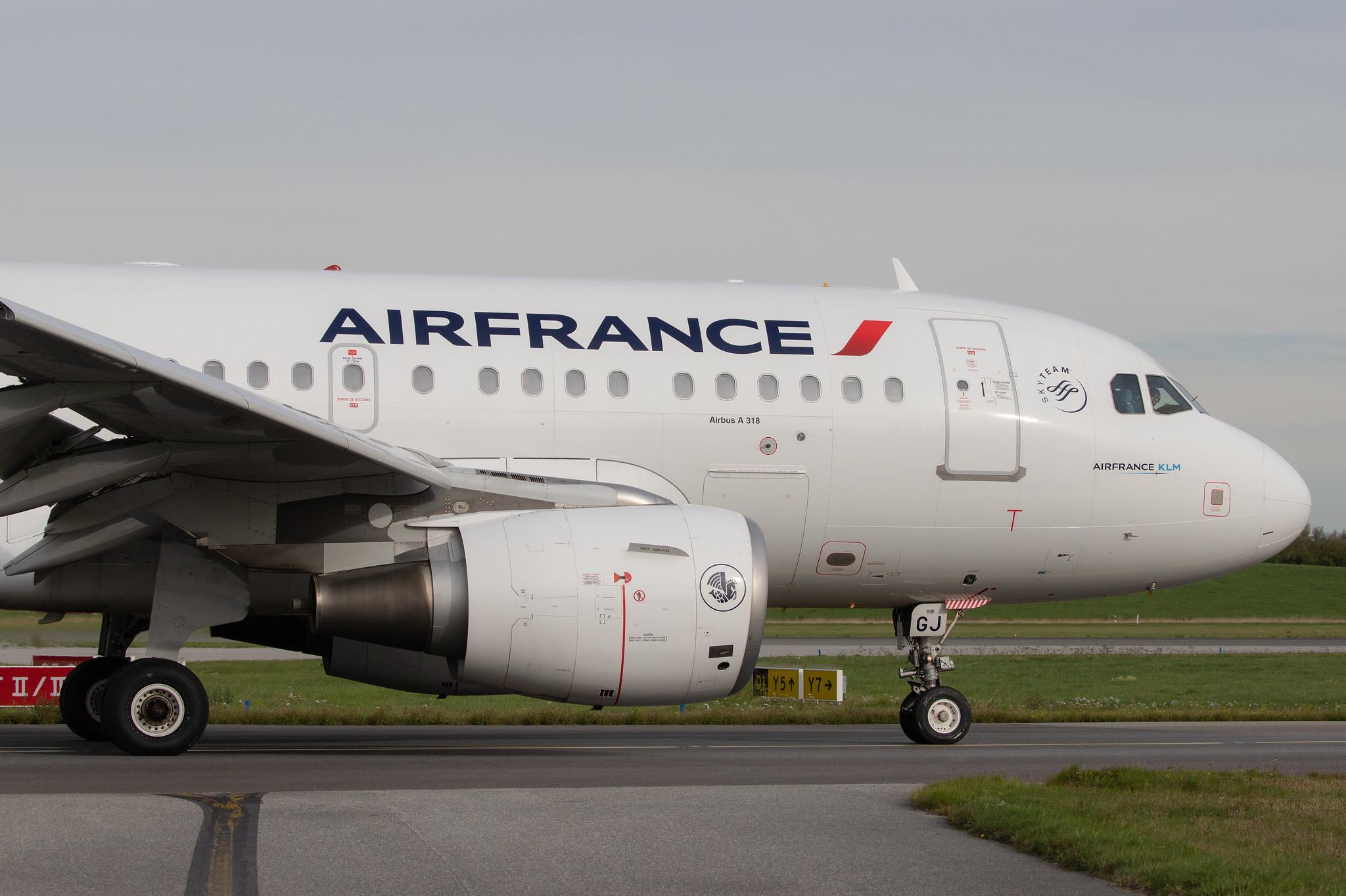 Hamburg Airport: Air France (AF / AFR) |  Airbus A318-111 A318 | F-GUGJ | MSN 2582