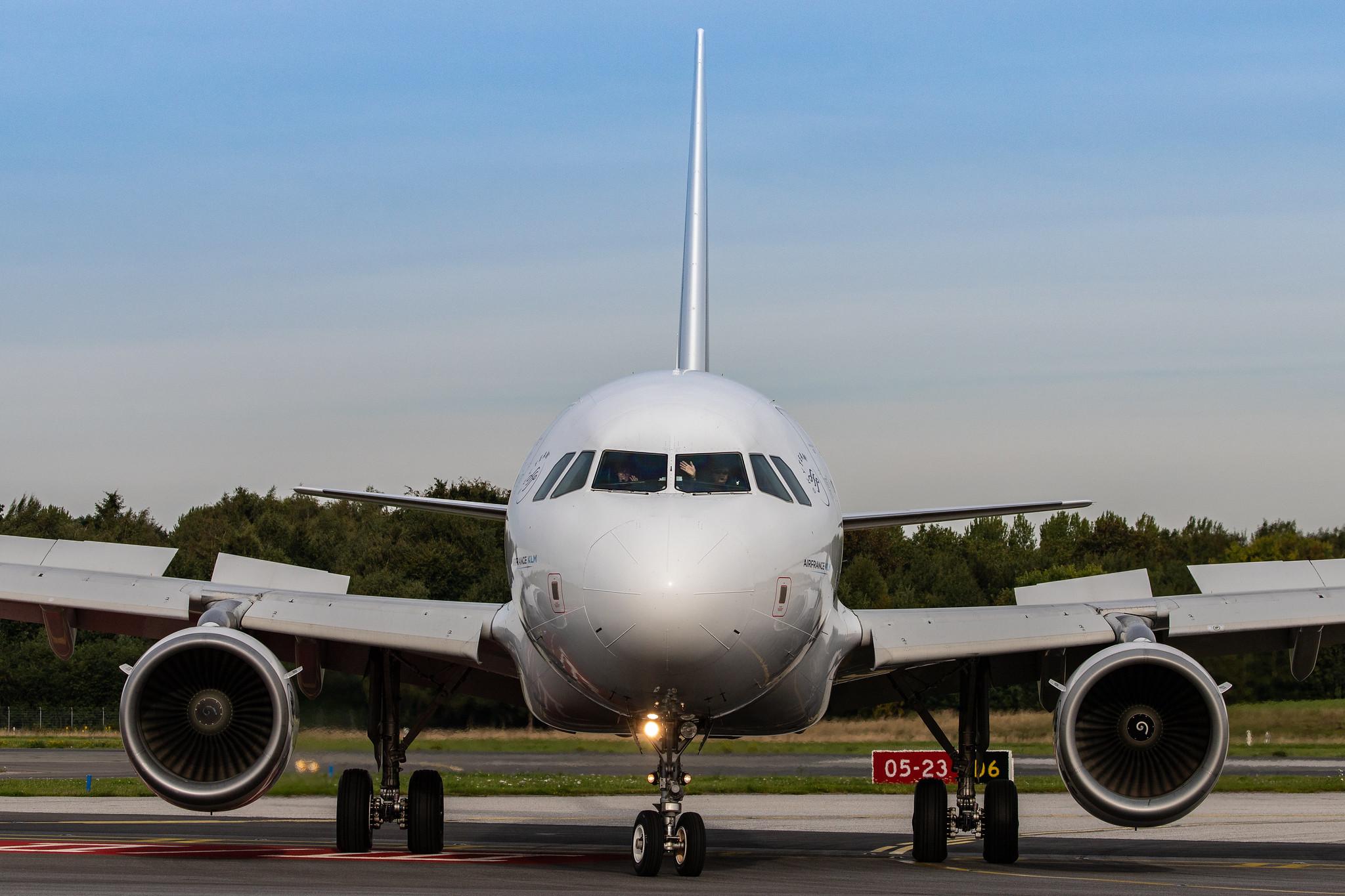 Hamburg Airport: Air France (AF / AFR) |  Airbus A318-111 A318 | F-GUGJ | MSN 2582