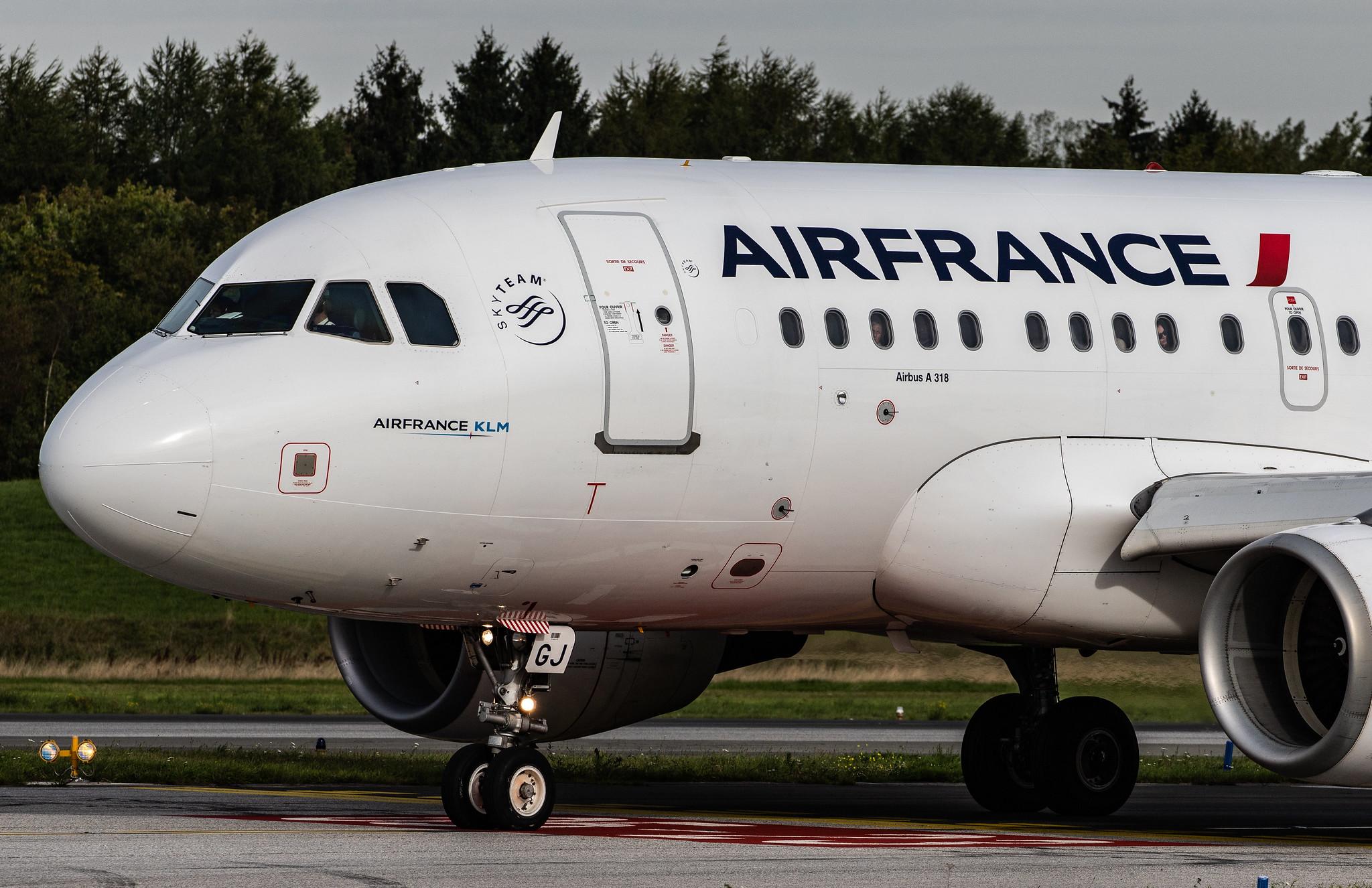 Hamburg Airport: Air France (AF / AFR) |  Airbus A318-111 A318 | F-GUGJ | MSN 2582