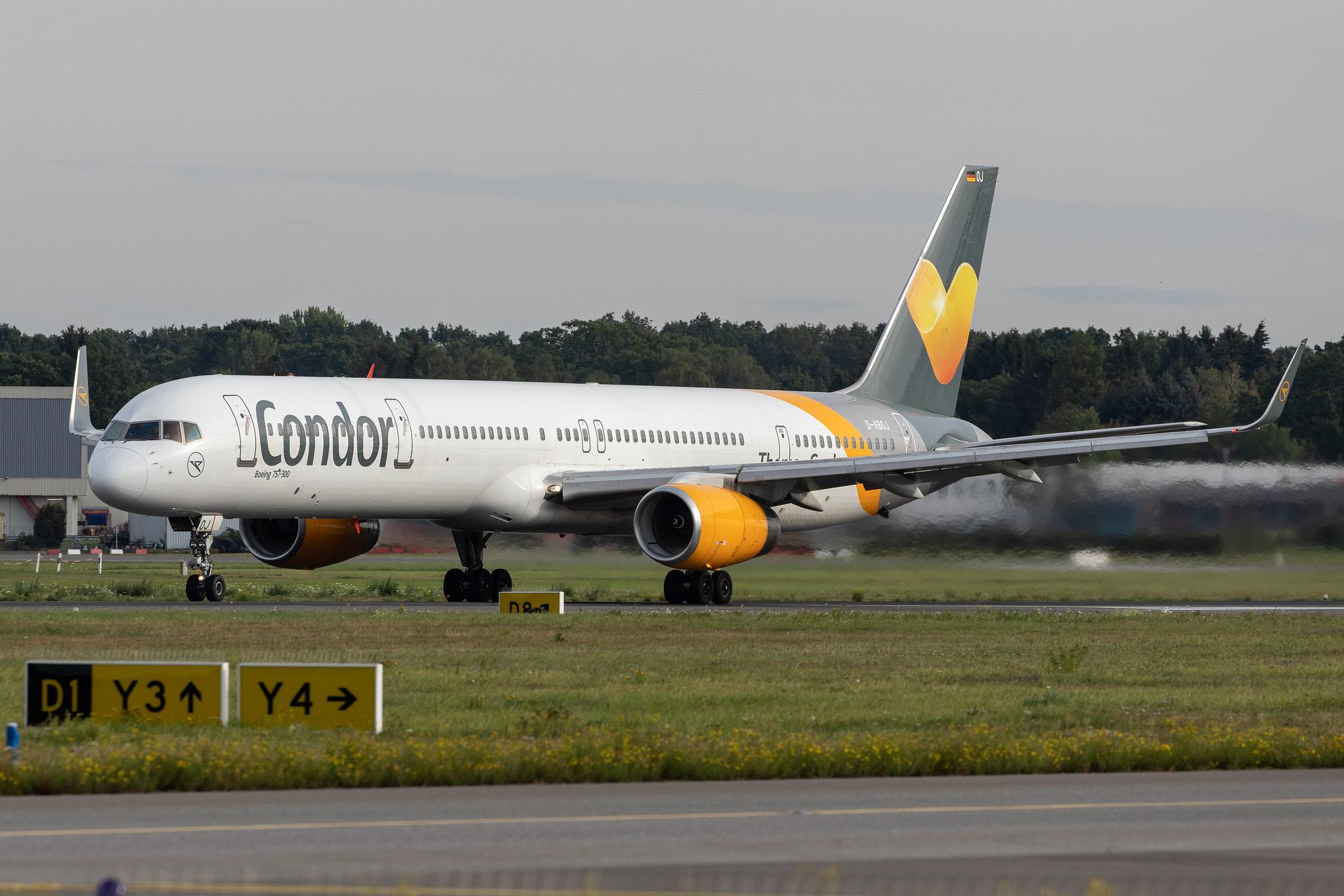 Hamburg Airport: Condor (DE / CFG) |  Boeing 757-330 B753 | D-ABOJ | MSN 29019