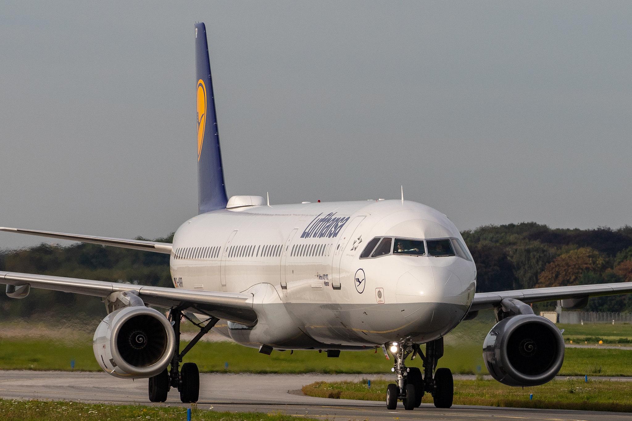 Hamburg Airport: Lufthansa (LH / DLH) |  Airbus A321-131 A321 | D-AIRR | MSN 0567