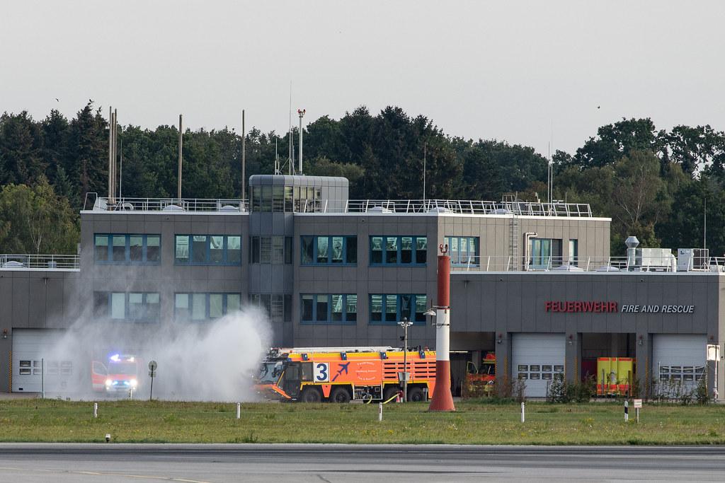 Hamburg Airport: Flughafenfeuerwehr Feuerübung Fire And Rescue |