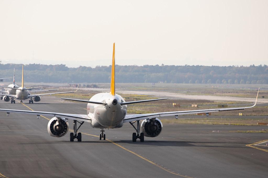 Frankfurt Airport: Flugzeuge auf dem Taxiway |