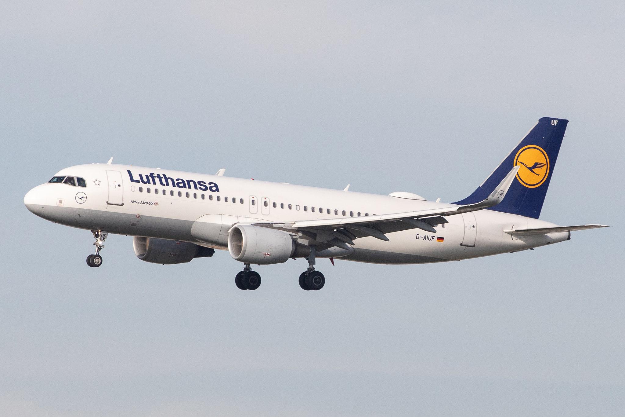 Frankfurt Airport: Lufthansa (LH / DLH) |  Airbus A320-214 A320 | D-AIUF | MSN 6141
