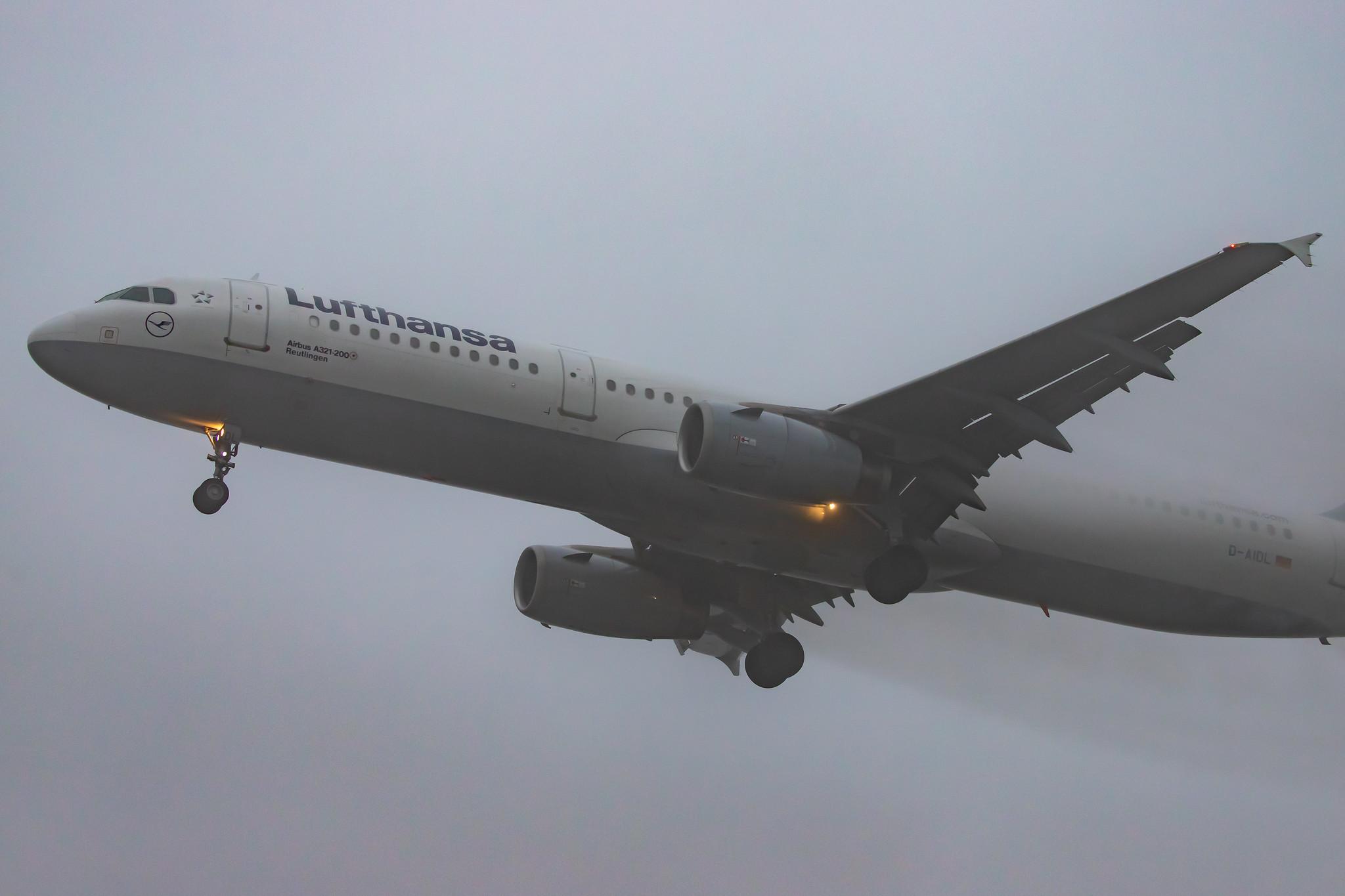 Frankfurt Airport: Lufthansa (LH / DLH) |  Airbus A321-231 A321 | D-AIDL | MSN 4881