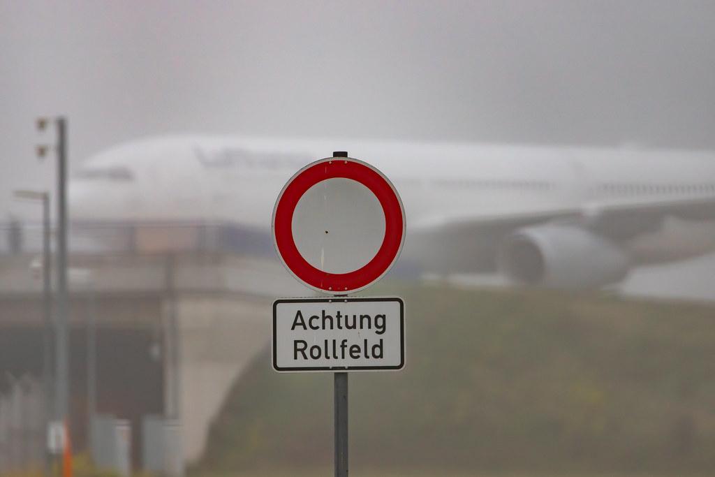 Frankfurt Airport: Achtung Rollfeld |
