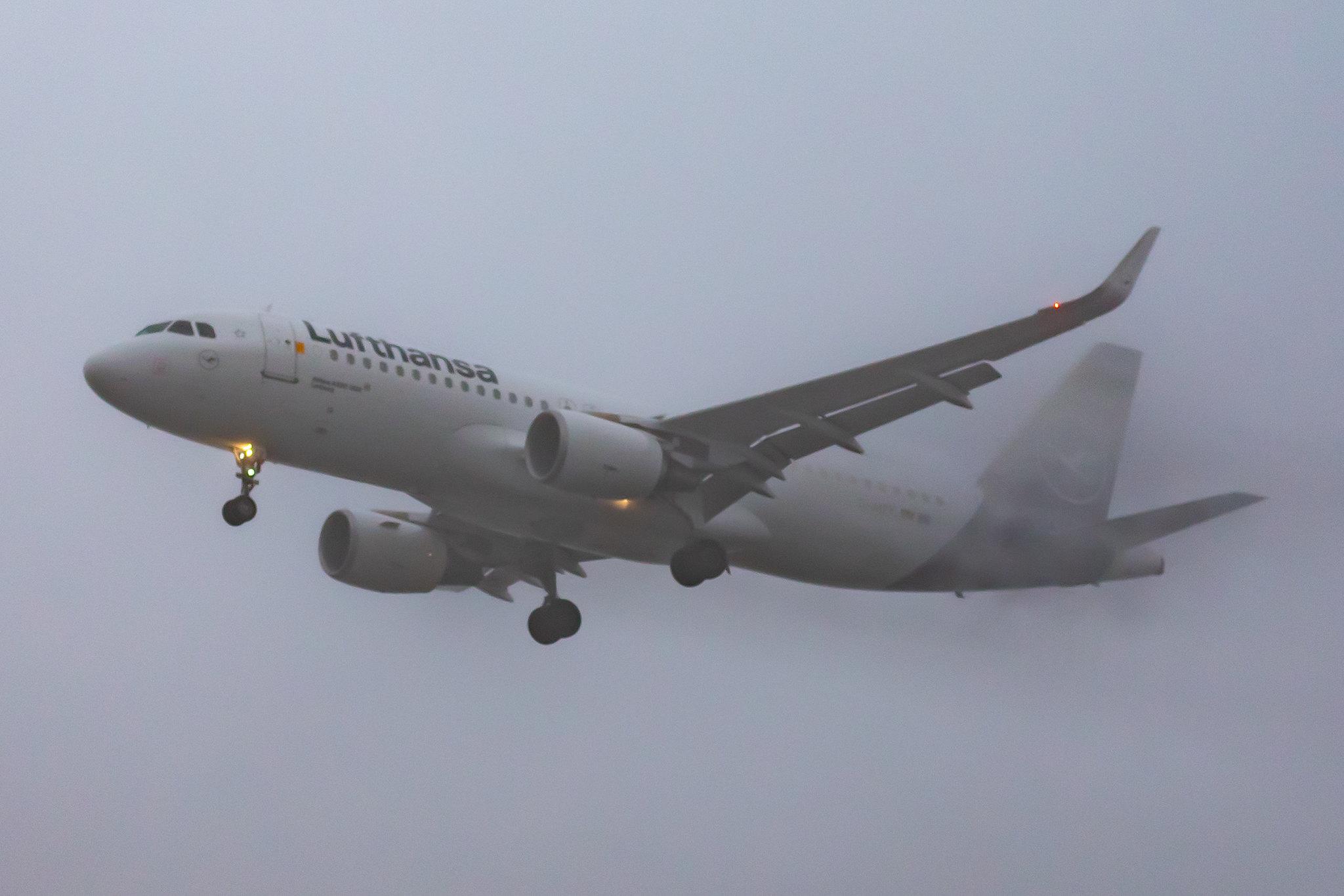 Frankfurt Airport: Lufthansa (LH / DLH) |  Airbus A320-214 A320 | D-AIZY | MSN 5769