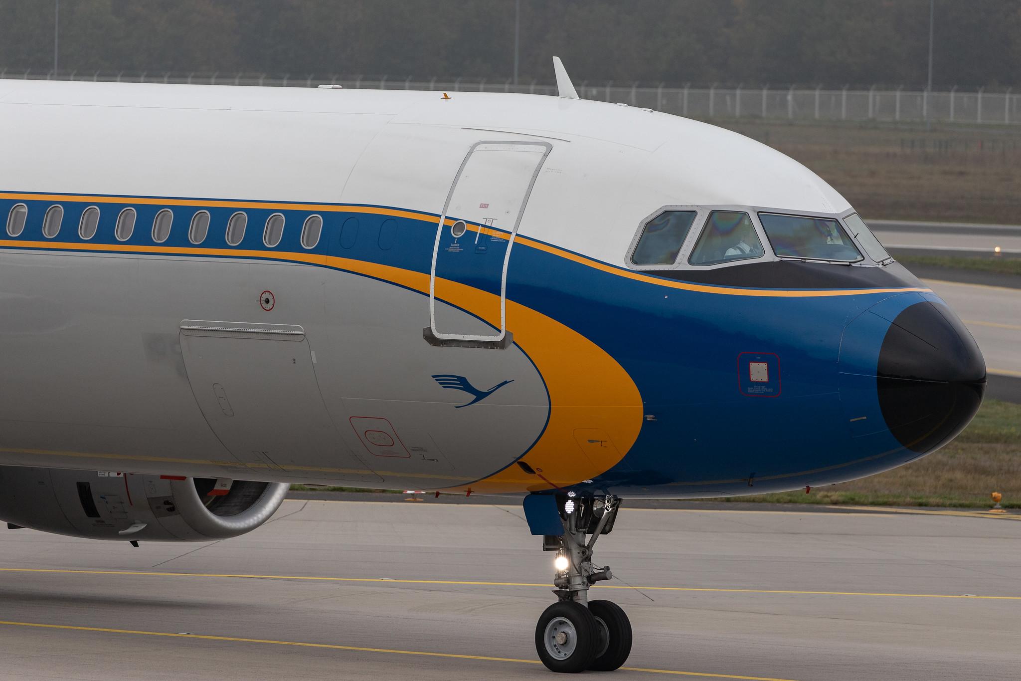 Frankfurt Airport: Lufthansa (LH / DLH) |  Livery: Retro livery |  Airbus A321-231 A321 | D-AIDV | MSN 5413