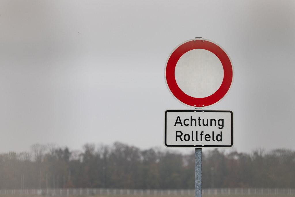 Frankfurt Airport: Achtung Rollfeld |