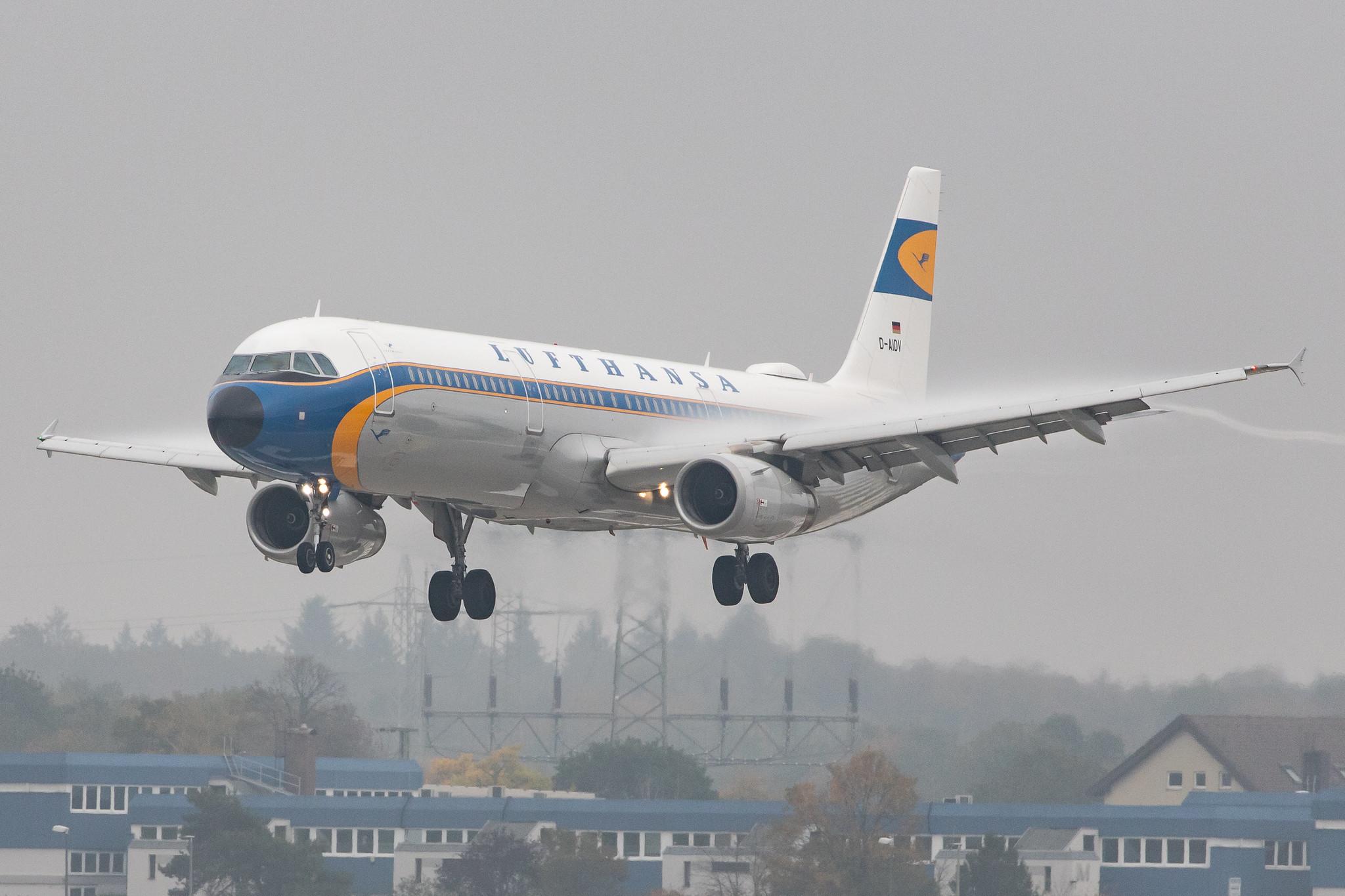Frankfurt Airport: Lufthansa (LH / DLH) |  Livery: Retro livery |  Airbus A321-231 A321 | D-AIDV | MSN 5413