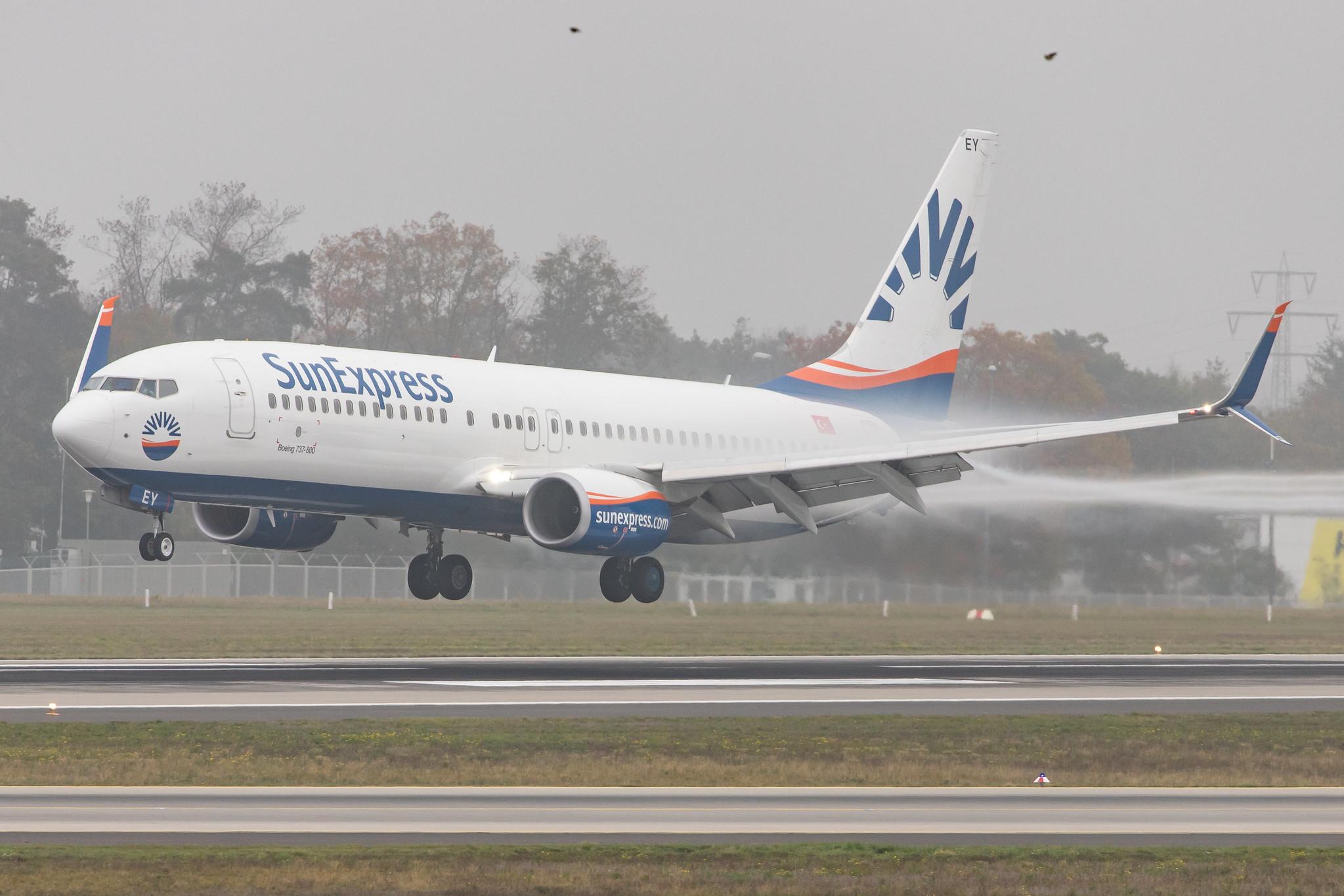 Frankfurt Airport: SunExpress (XQ / SXS) |  Boeing 737-8HC B738 | TC-SEY | MSN 61182