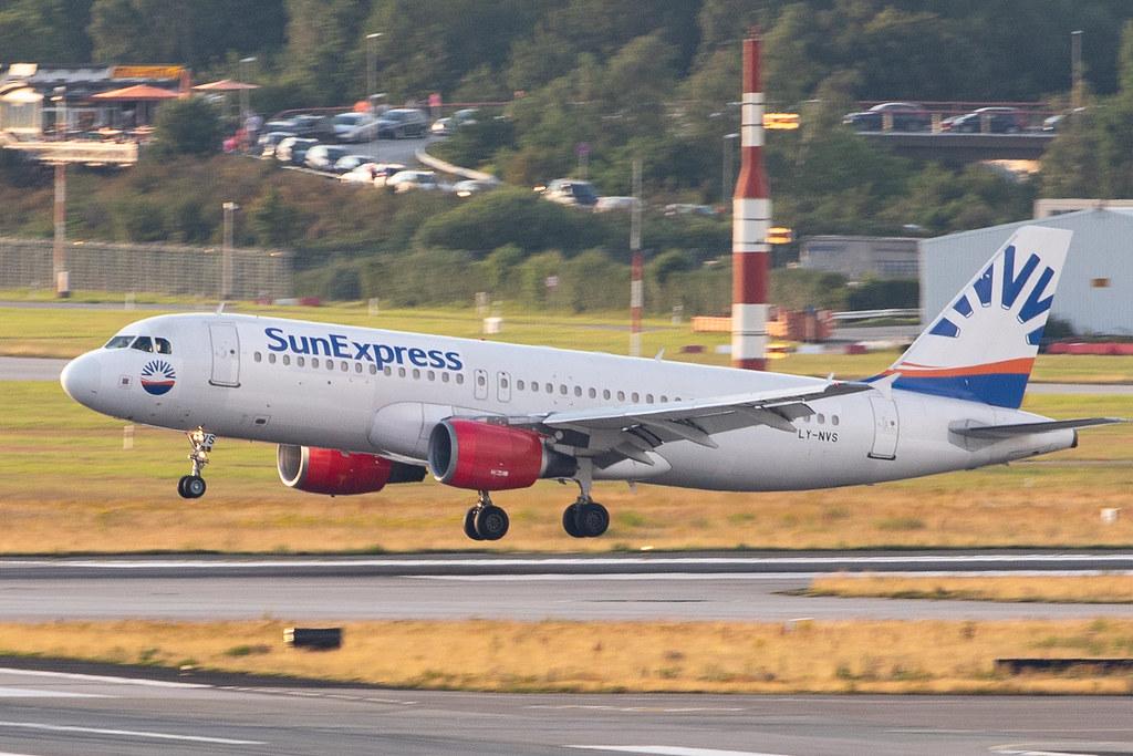 Hamburg Airport: SunExpress (XQ / SXS) | Operator: Avion Express |  Airbus A320-214 A320 | LY-NVS | MSN 1757