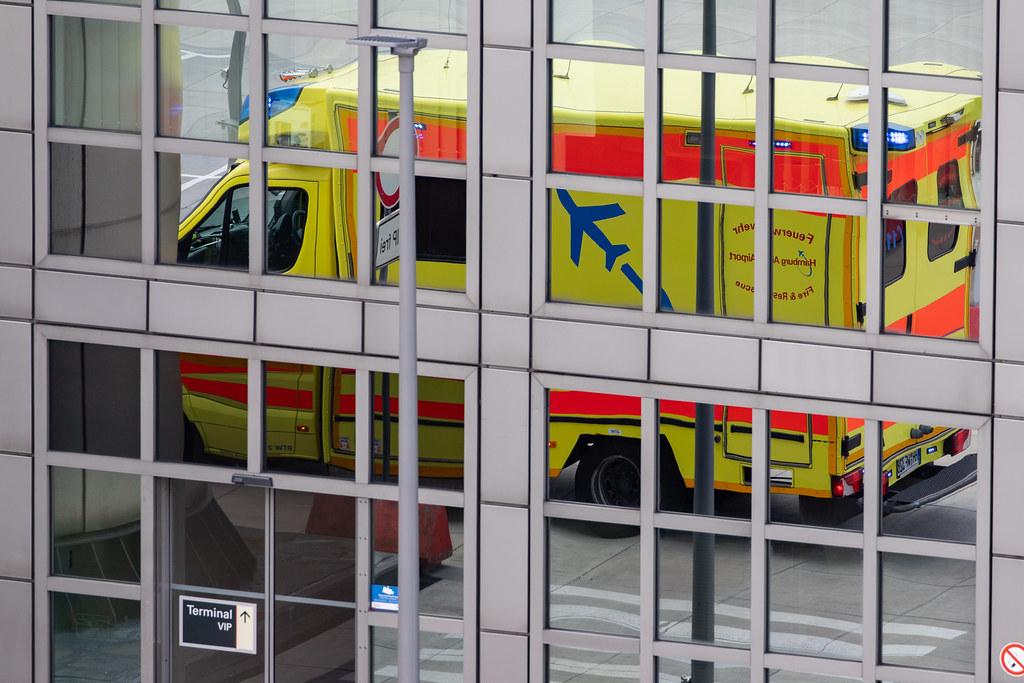Hamburg Airport: Fire & Rescue Krankenwagen |