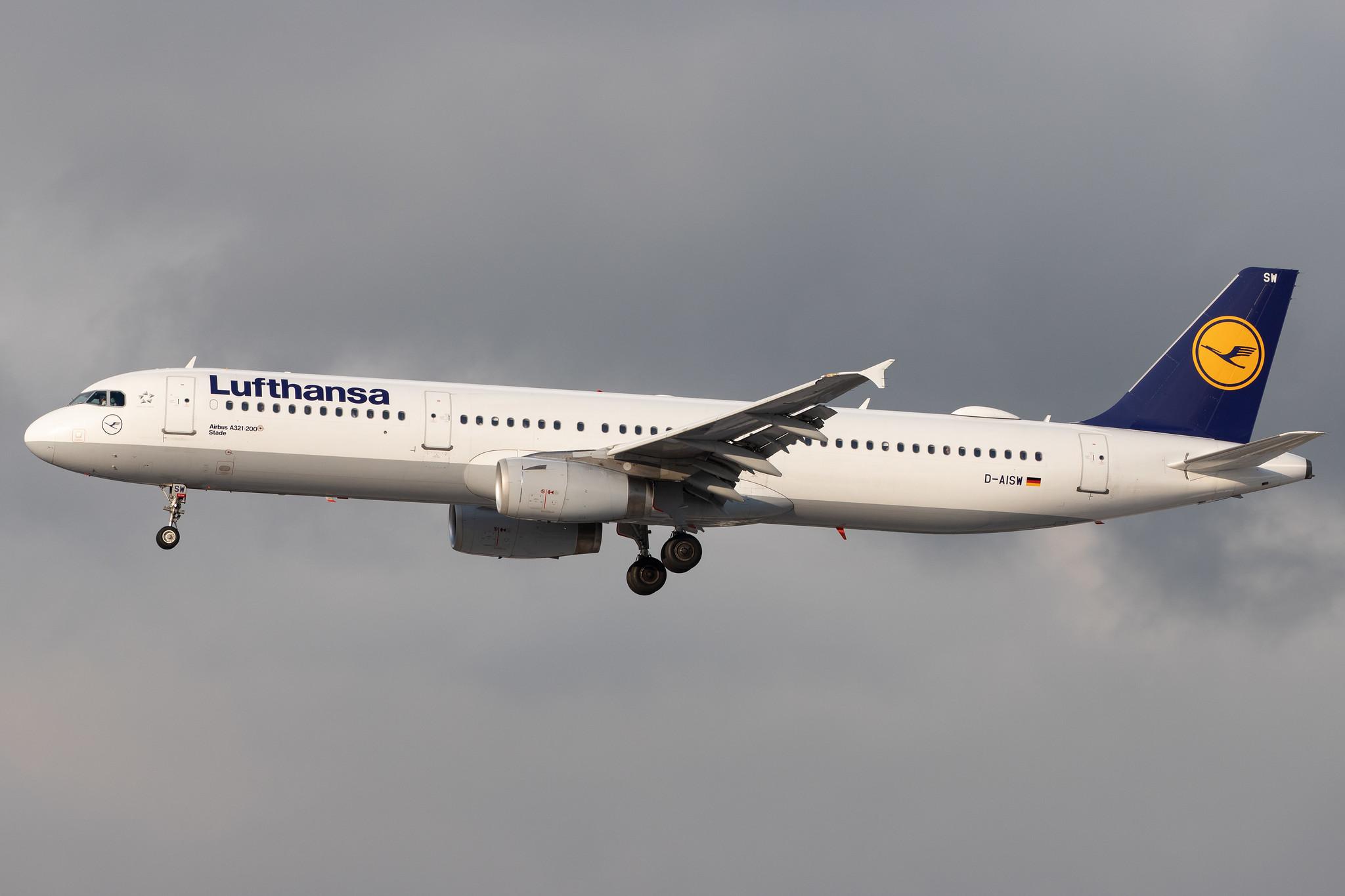 Hamburg Airport: Lufthansa (LH / DLH) |  Airbus A321-231 A321 | D-AISW | MSN 4054