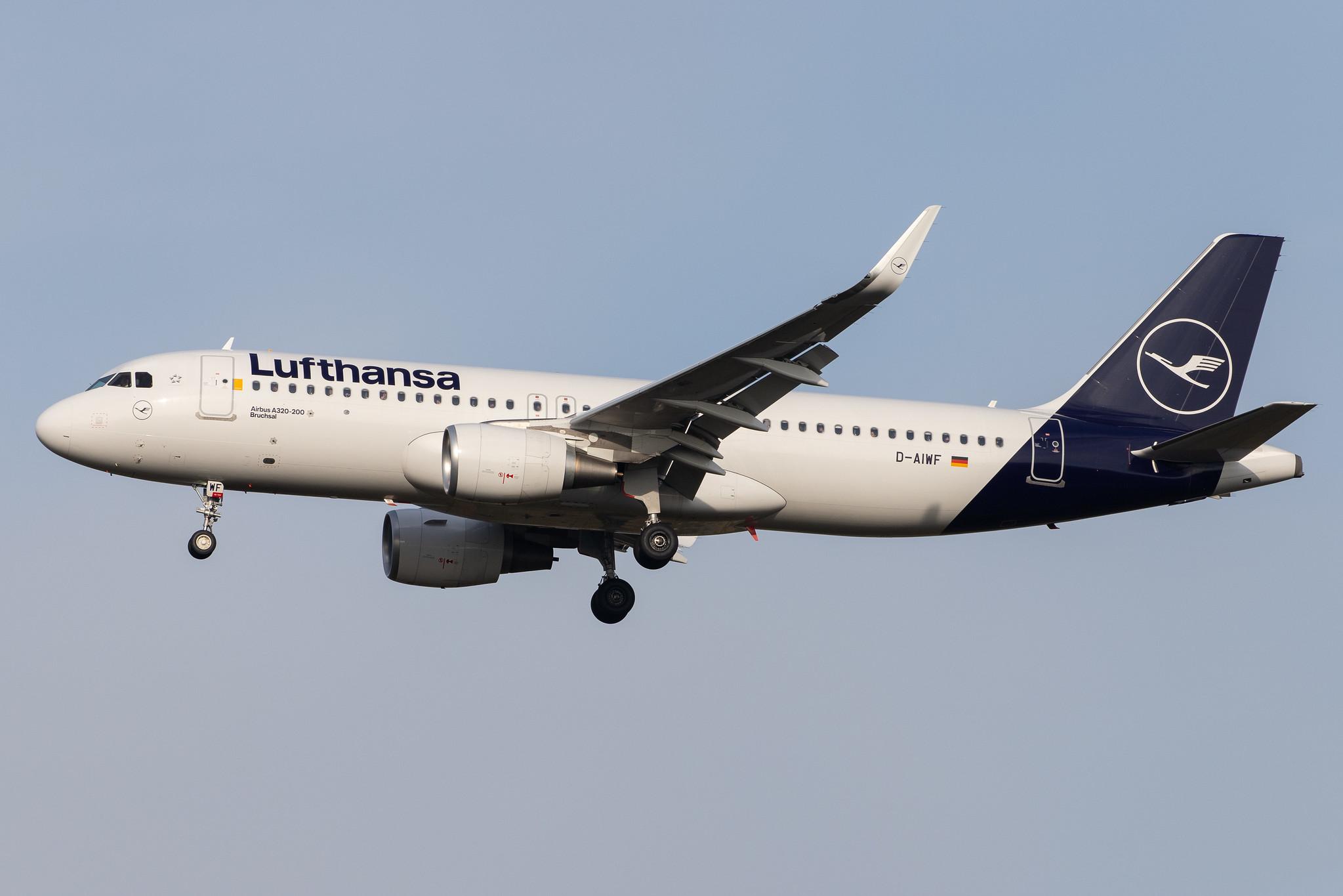 London Heathrow Airport: Lufthansa (LH / DLH) |  Airbus A320-214 A320 | D-AIWF | MSN 8853