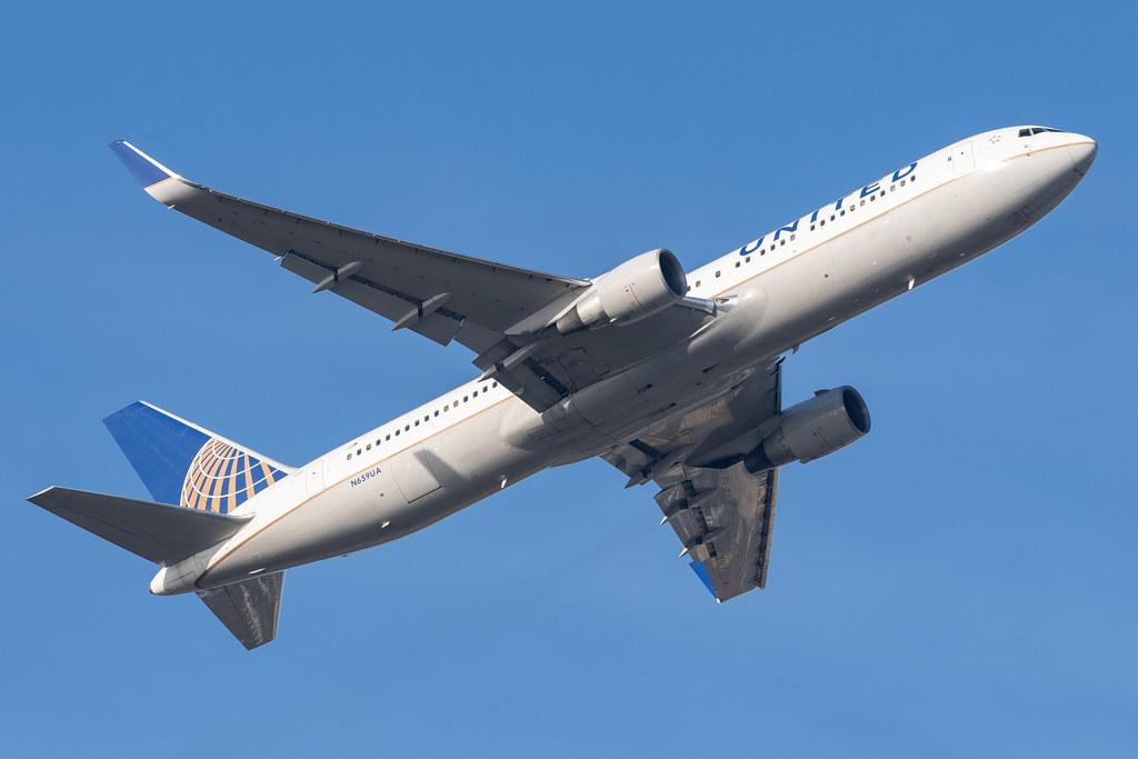 London Heathrow Airport: United Airlines (UA / UAL) |  Boeing 767-322(ER) B763 | N659UA | MSN 27114