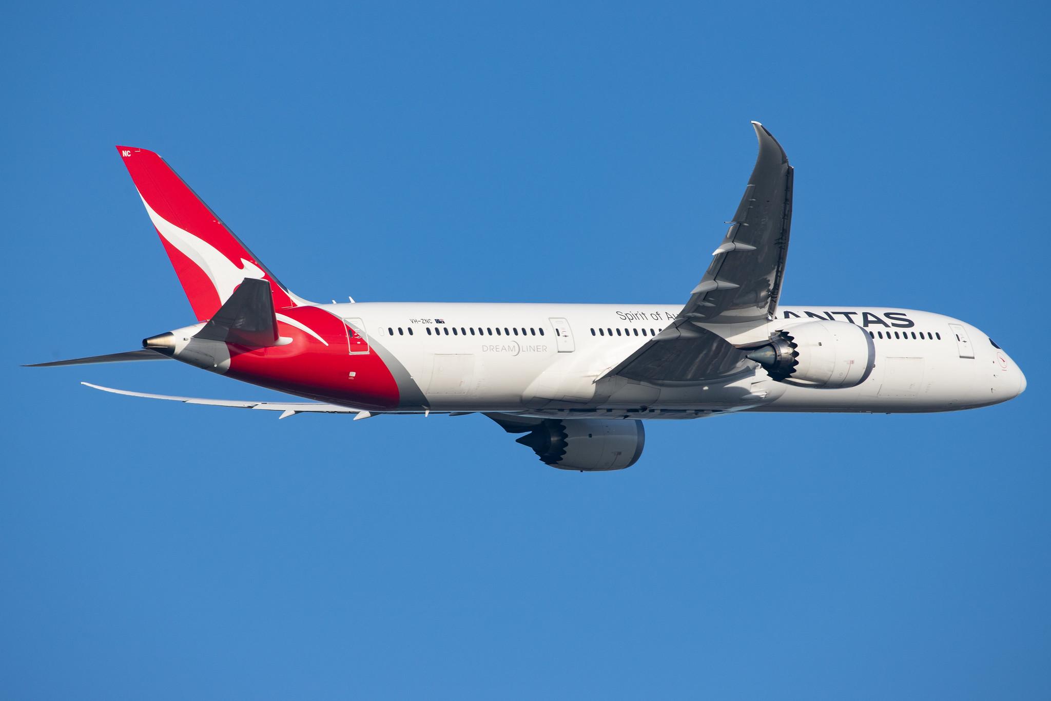 London Heathrow Airport: Qantas (QF / QFA) |  Boeing 787-9 Dreamliner B789 | VH-ZNC | MSN 39040