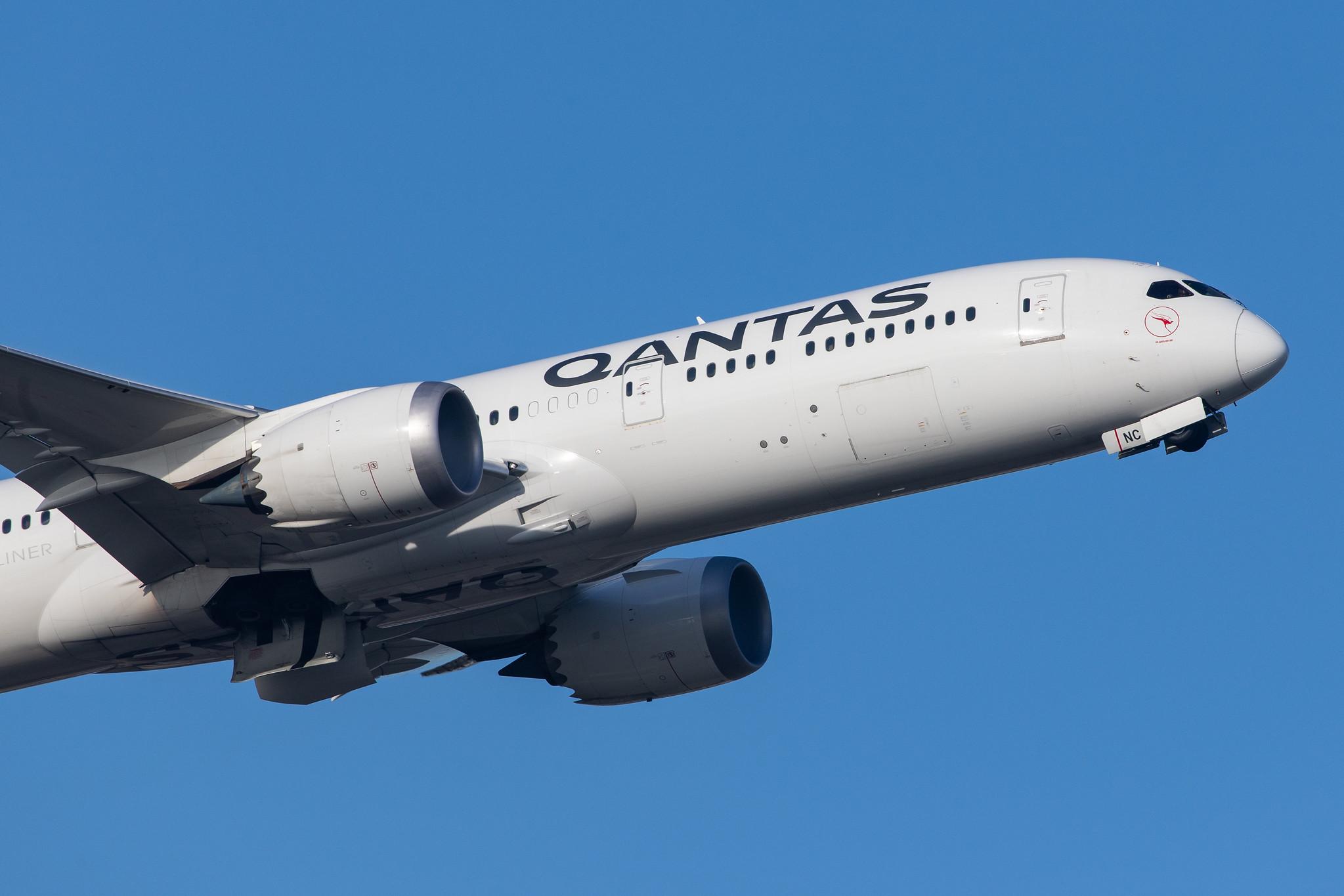 London Heathrow Airport: Qantas (QF / QFA) |  Boeing 787-9 Dreamliner B789 | VH-ZNC | MSN 39040