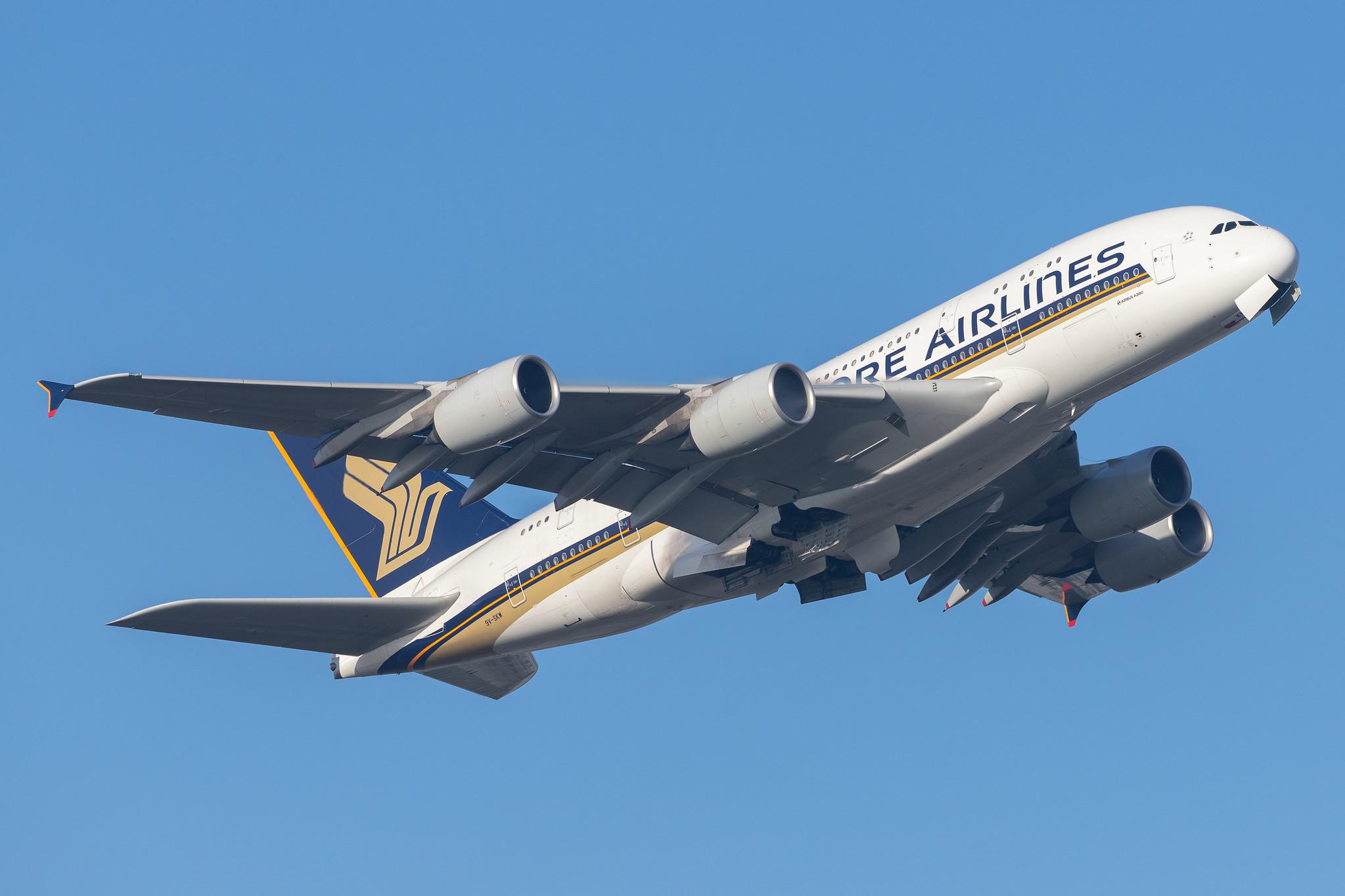 London Heathrow Airport: Singapore Airlines (SQ / SIA) |  Airbus A380-841 A388 | 9V-SKW | MSN 251