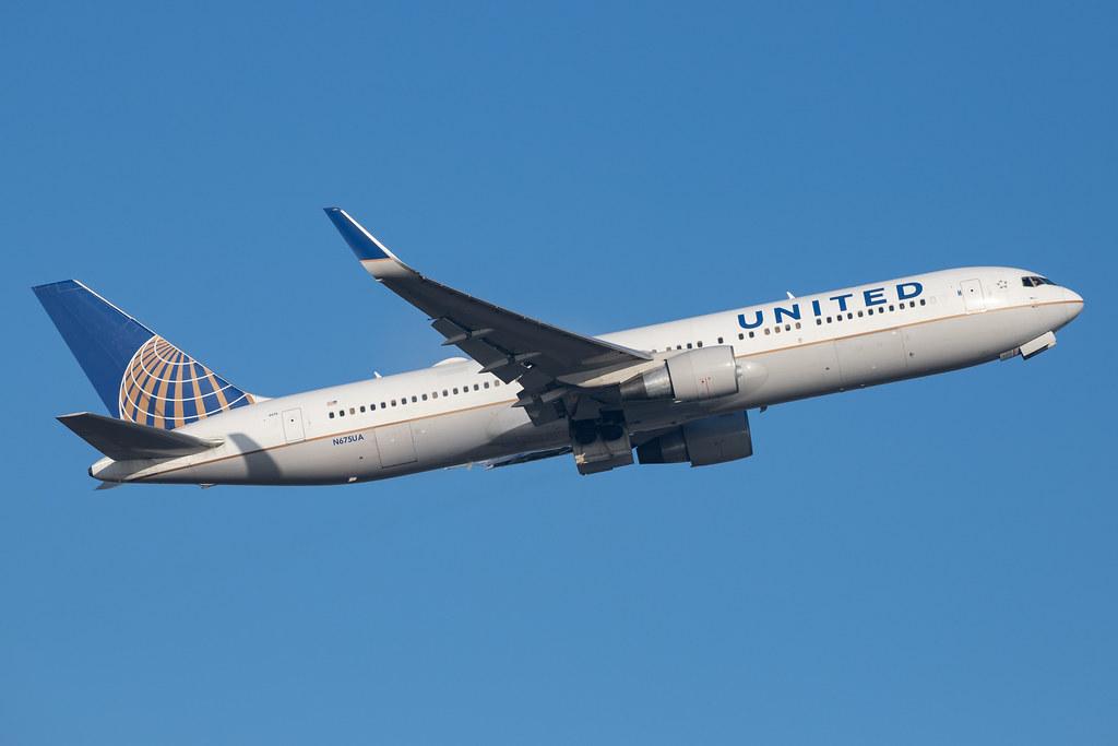 London Heathrow Airport: United Airlines (UA / UAL) |  Boeing 767-322(ER) B763 | N675UA | MSN 29243