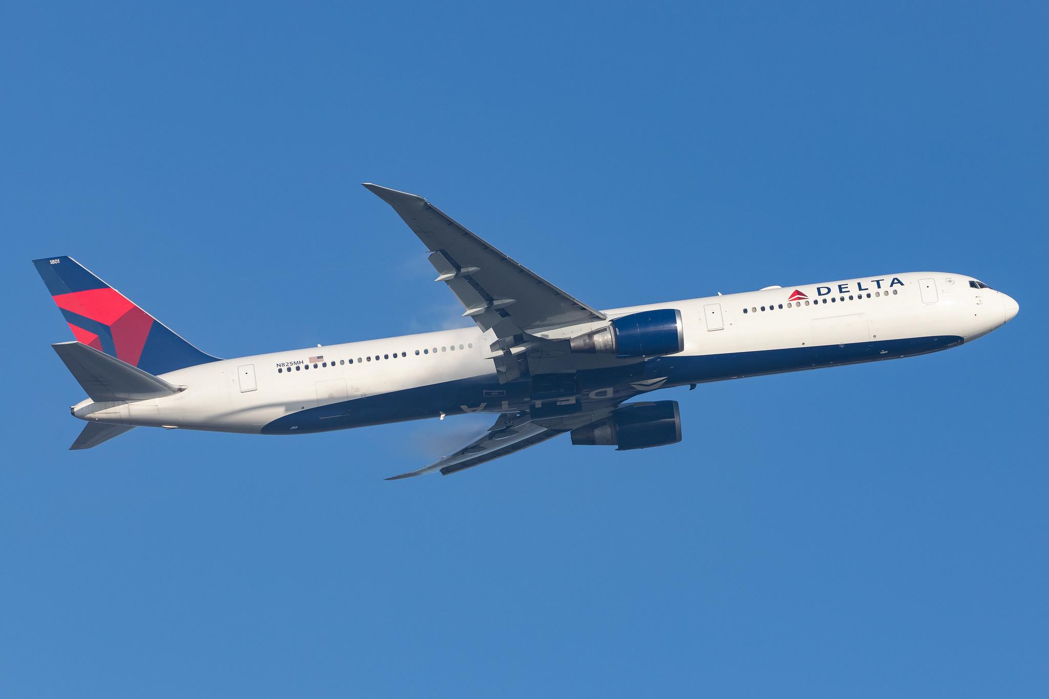 London Heathrow Airport: Delta Air Lines (DL / DAL) |  Boeing 767-432(ER) B764 | N825MH | MSN 29703