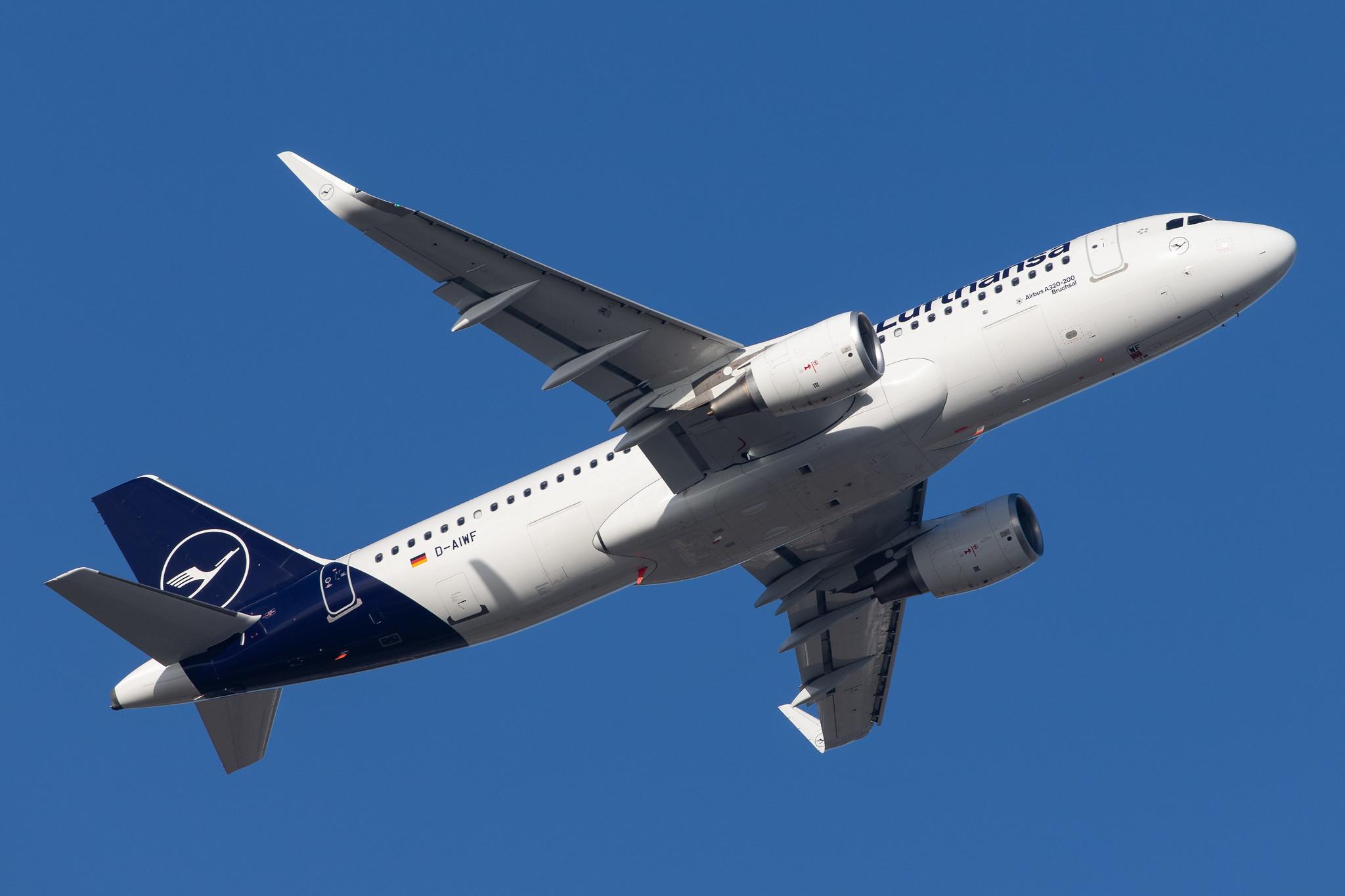 London Heathrow Airport: Lufthansa (LH / DLH) |  Airbus A320-214 A320 | D-AIWF | MSN 8853