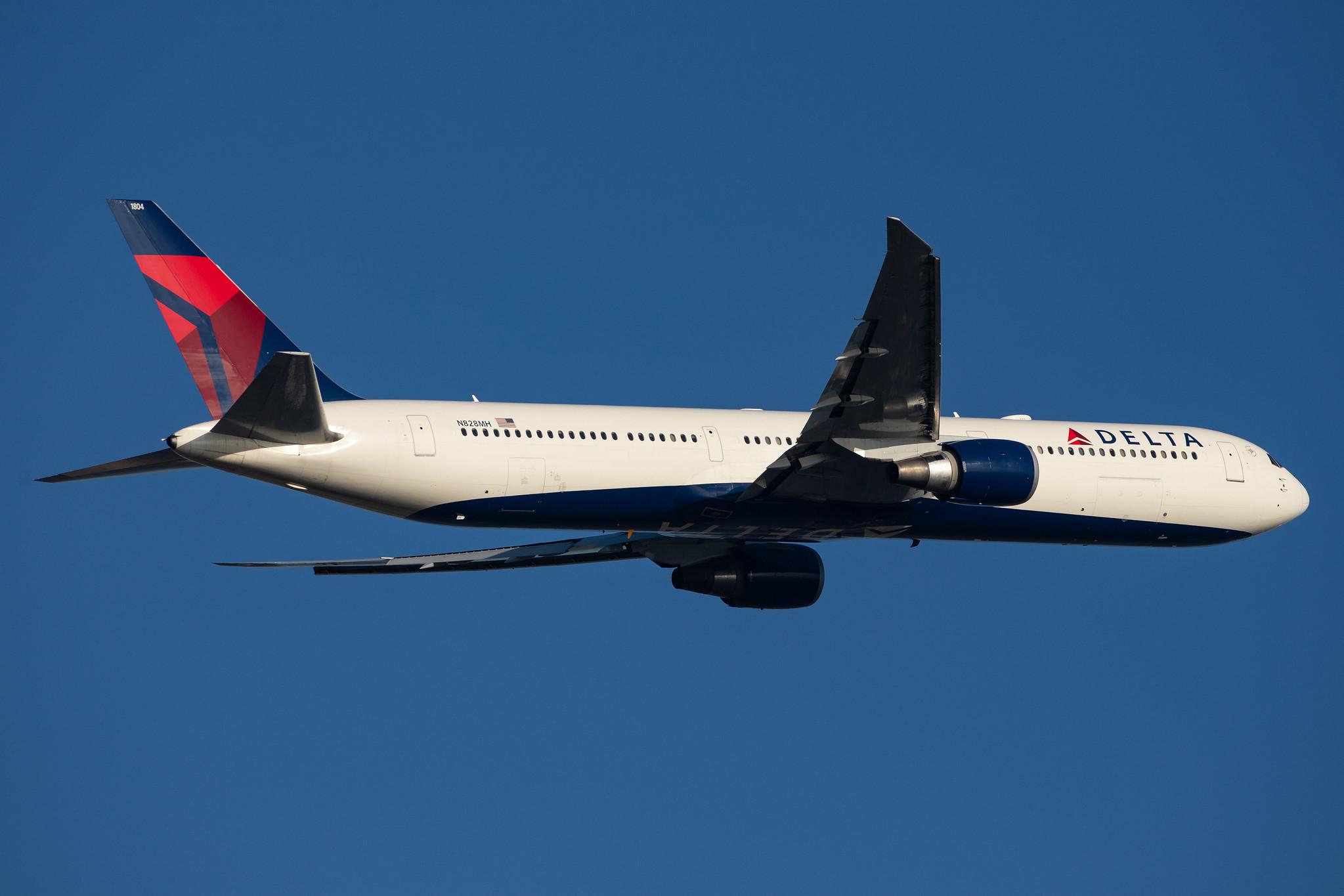 London Heathrow Airport: Delta Air Lines (DL / DAL) |  Boeing 767-432(ER) B764 | N828MH | MSN 29699