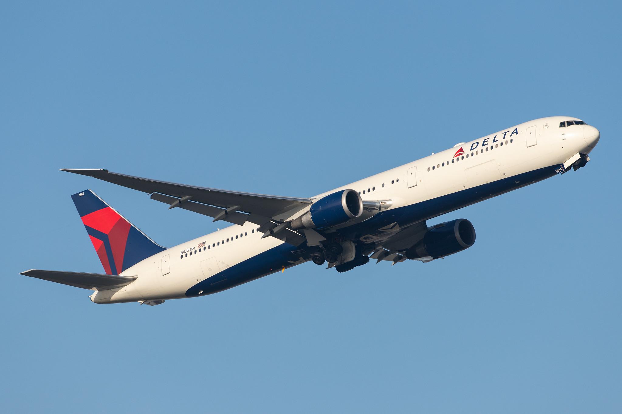 London Heathrow Airport: Delta Air Lines (DL / DAL) |  Boeing 767-432(ER) B764 | N828MH | MSN 29699