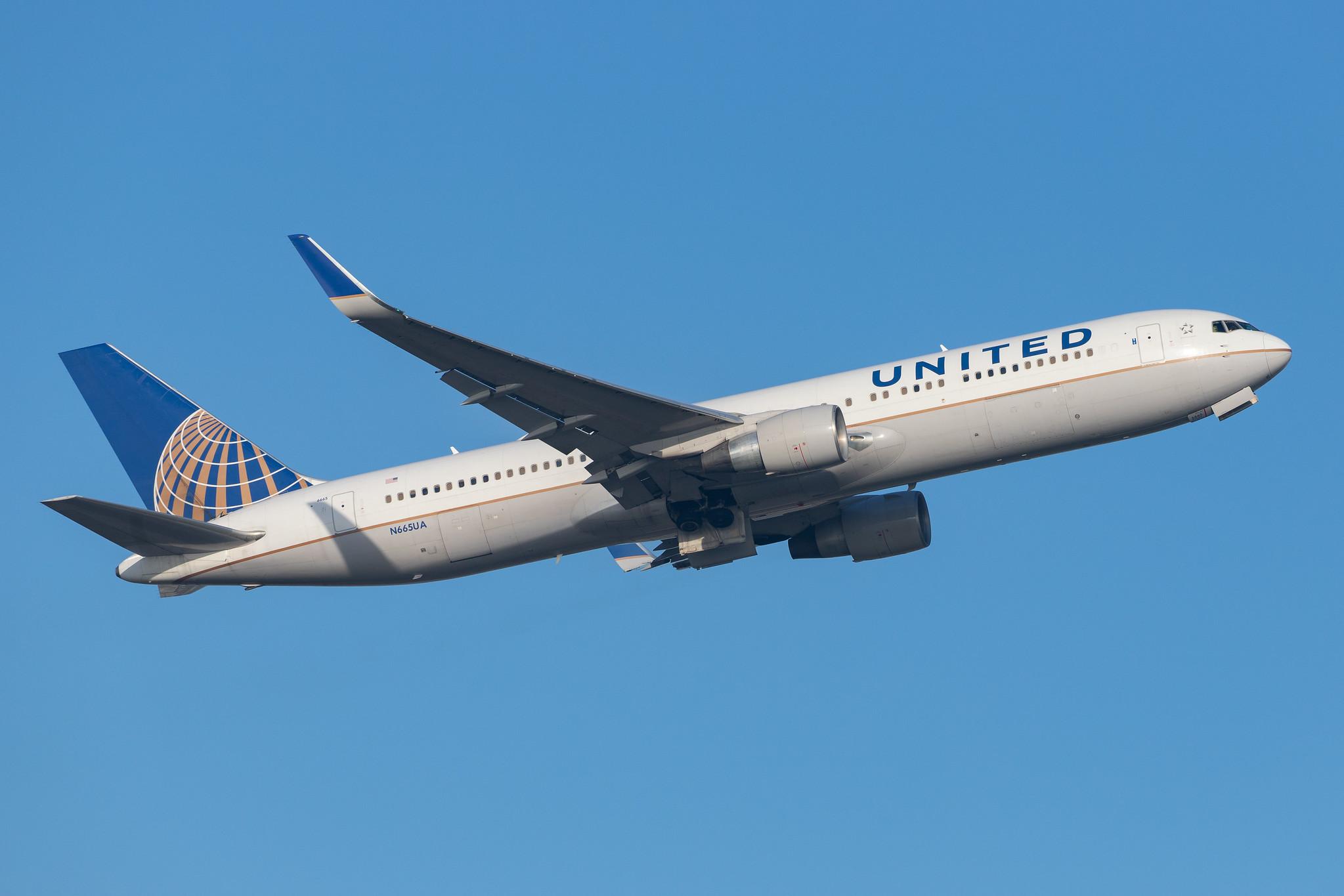 London Heathrow Airport: United Airlines (UA / UAL) |  Boeing 767-322(ER) B763 | N665UA | MSN 29237