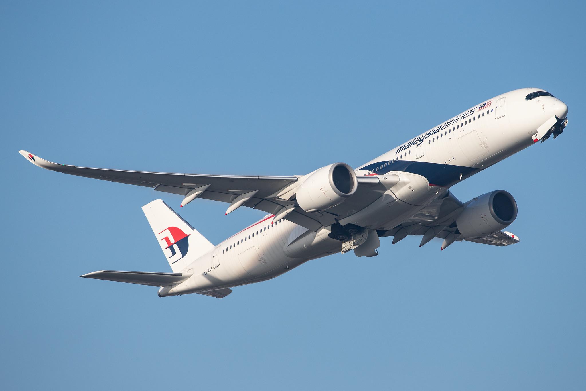 London Heathrow Airport: Malaysia Airlines (MH / MAS) |  Airbus A350-941 A359 | 9M-MAE | MSN 195