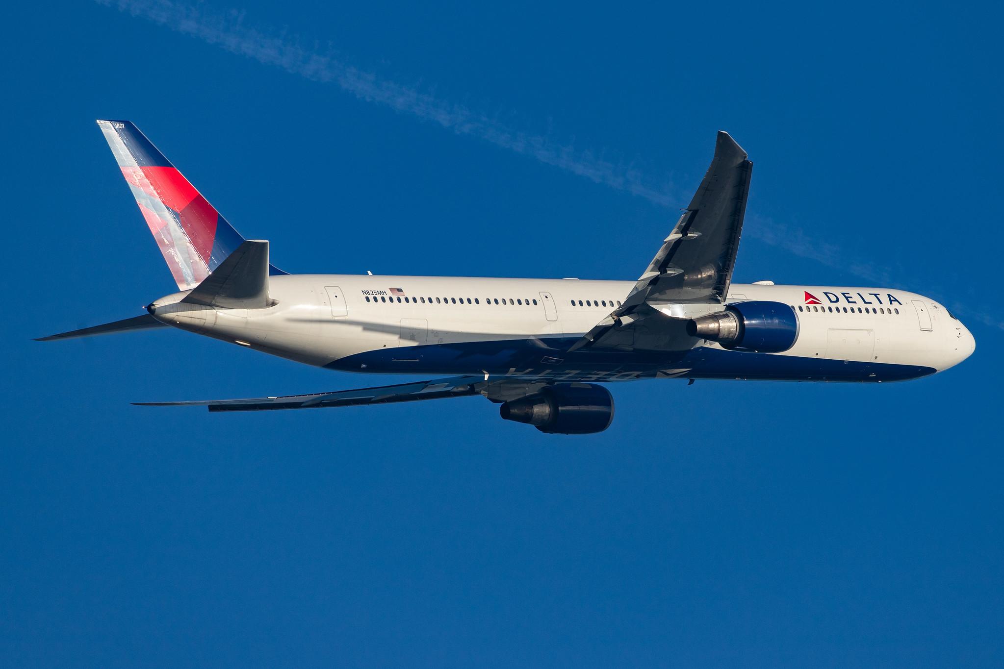London Heathrow Airport: Delta Air Lines (DL / DAL) |  Boeing 767-432(ER) B764 | N825MH | MSN 29703