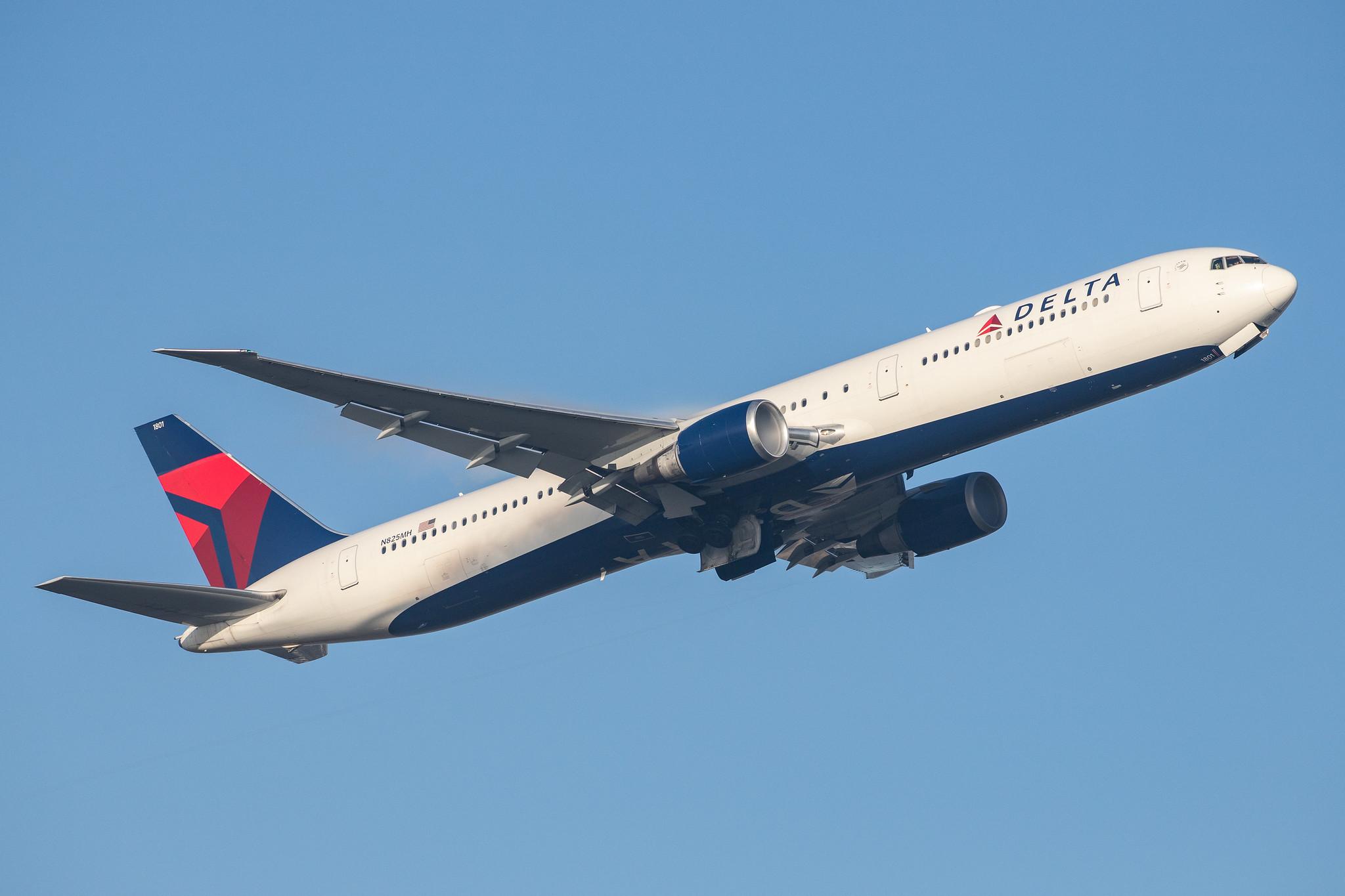 London Heathrow Airport: Delta Air Lines (DL / DAL) |  Boeing 767-432(ER) B764 | N825MH | MSN 29703