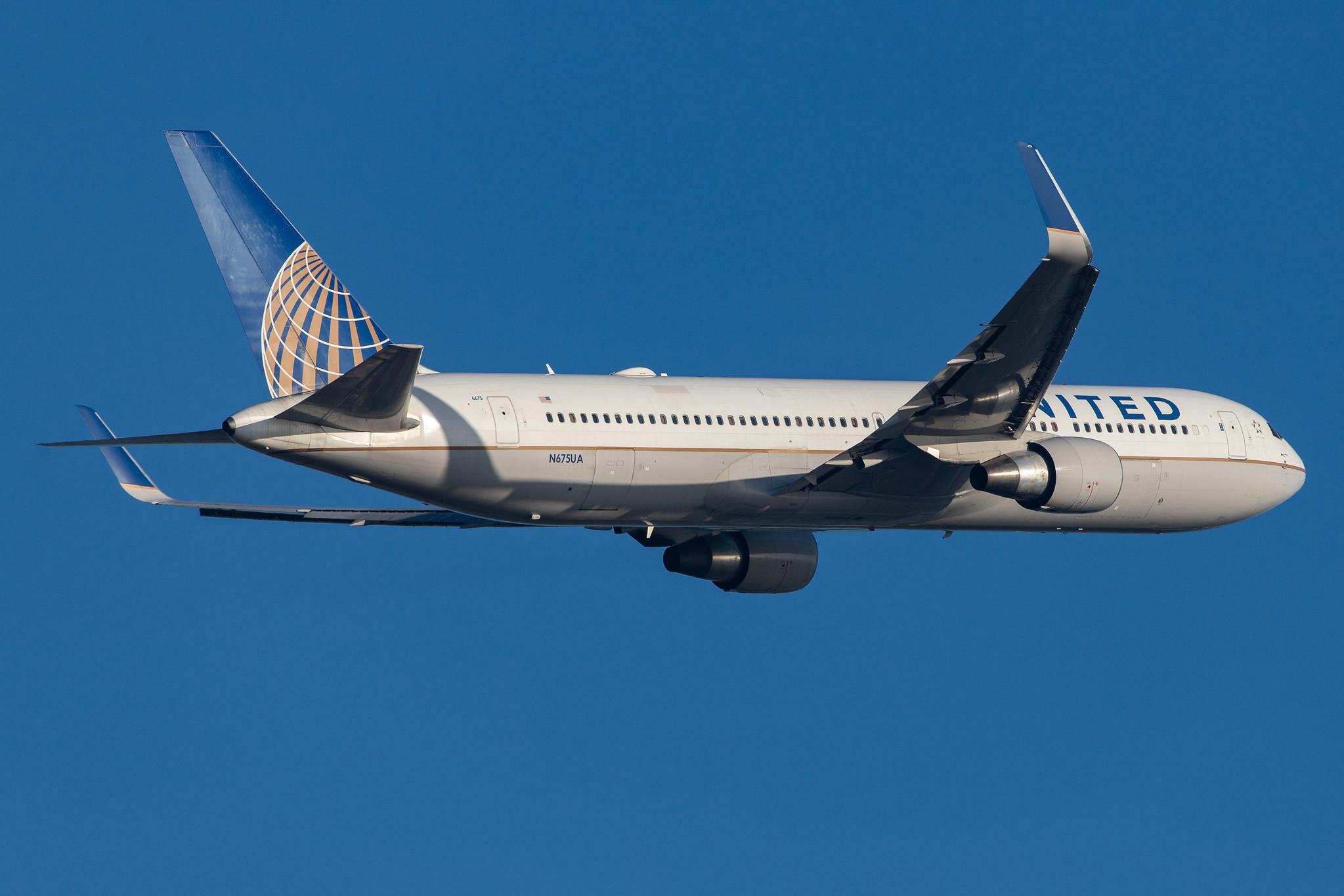 London Heathrow Airport: United Airlines (UA / UAL) |  Boeing 767-322(ER) B763 | N675UA | MSN 29243