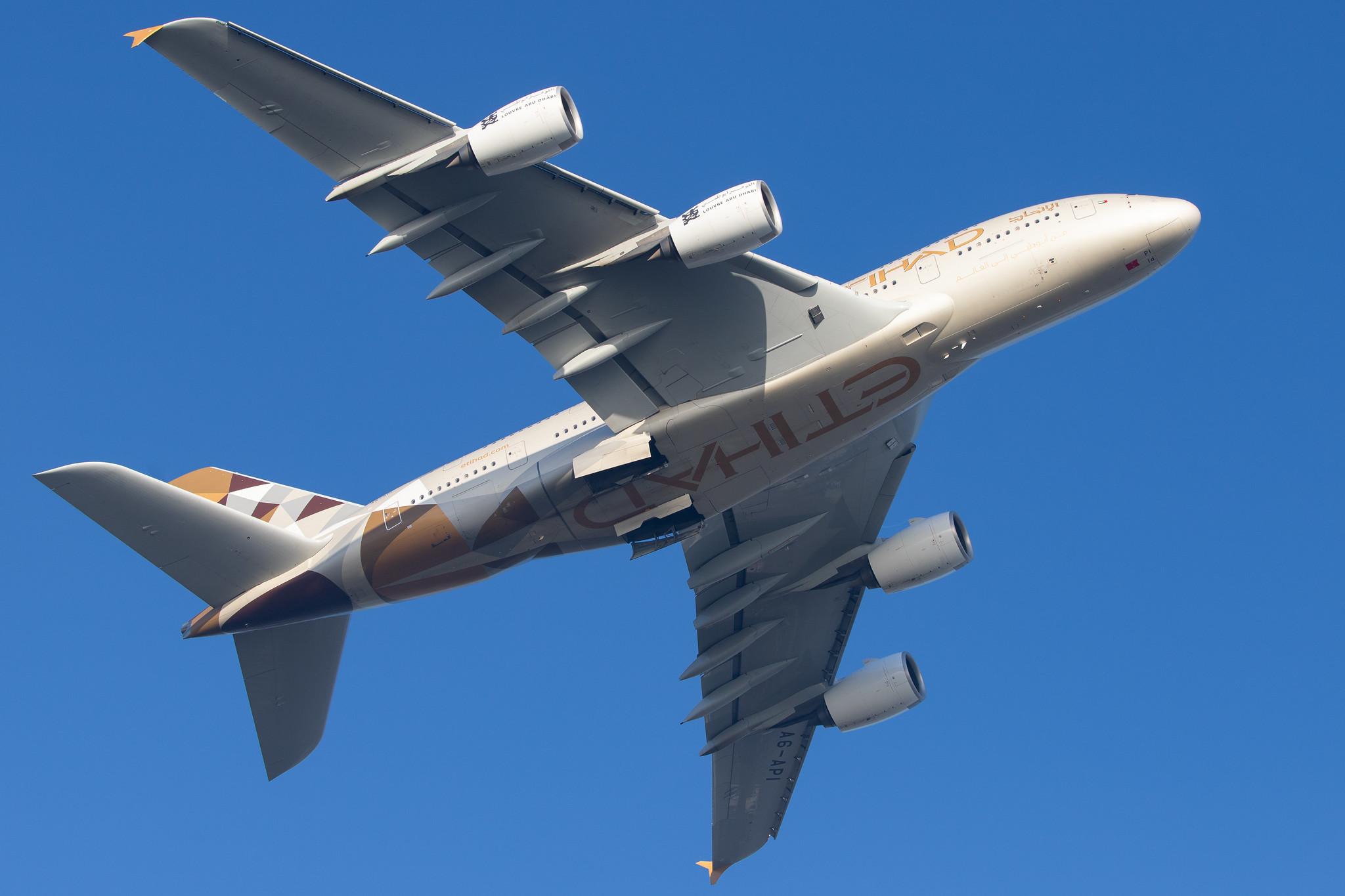 London Heathrow Airport: Etihad Airways (EY / ETD) |  Airbus A380-861 A388 | A6-API | MSN 233