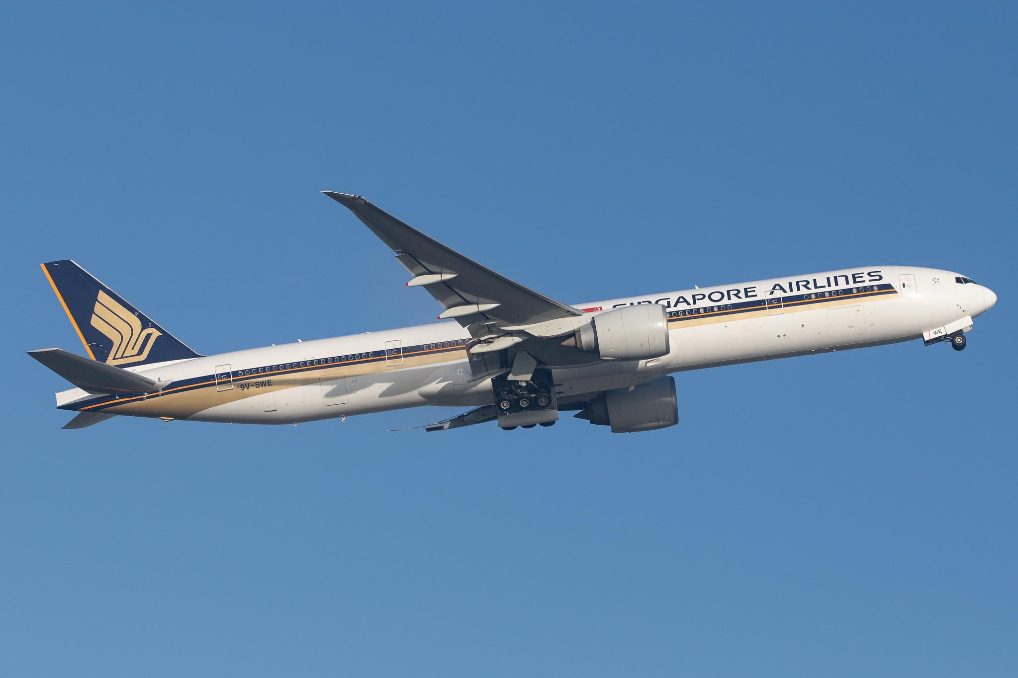 London Heathrow Airport: Singapore Airlines (SQ / SIA) |  Boeing 777-312(ER) B77W | 9V-SWE | MSN 34570