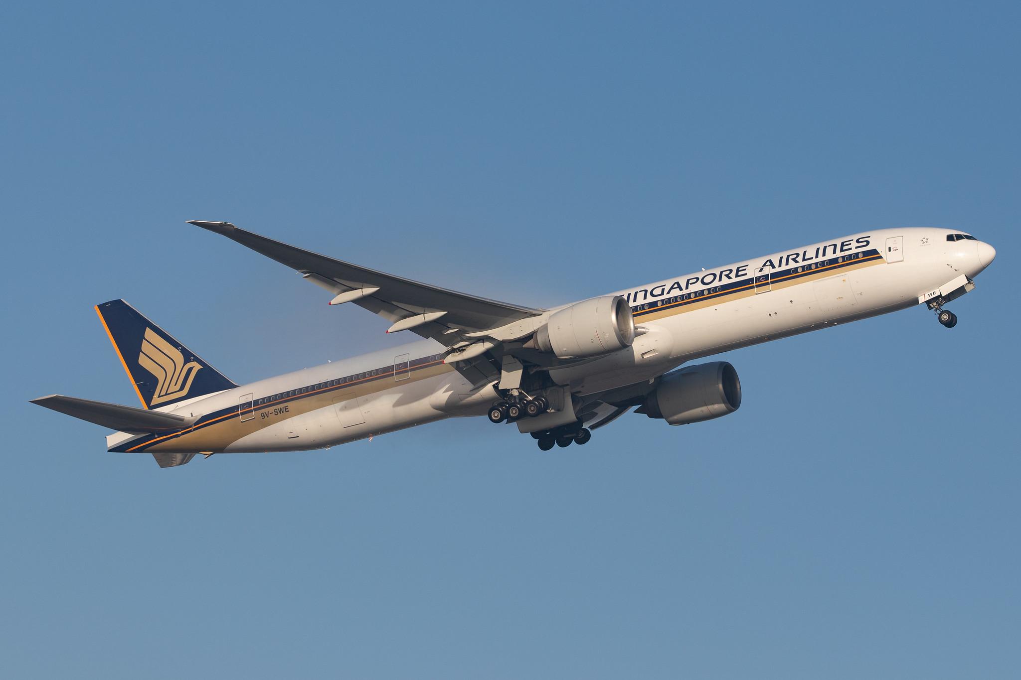 London Heathrow Airport: Singapore Airlines (SQ / SIA) |  Boeing 777-312(ER) B77W | 9V-SWE | MSN 34570