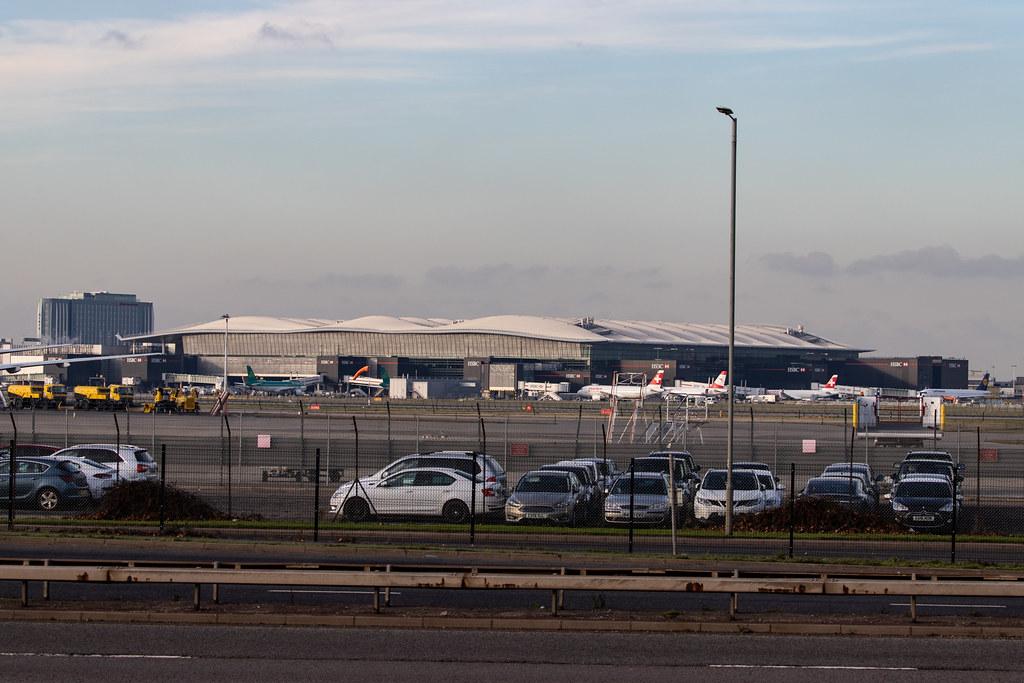 London Heathrow Airport: Terminal |